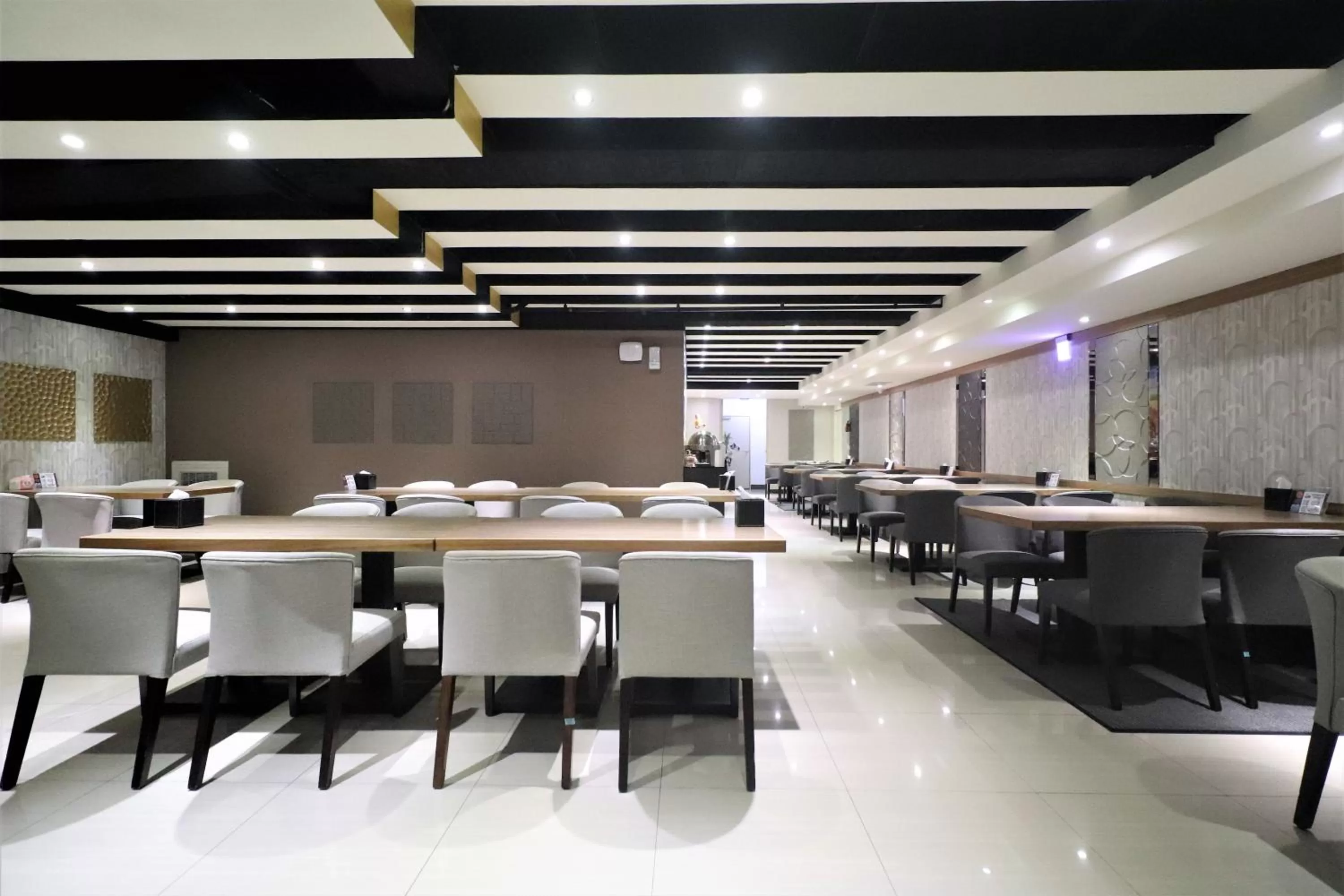 Restaurant/places to eat in J-HOTEL