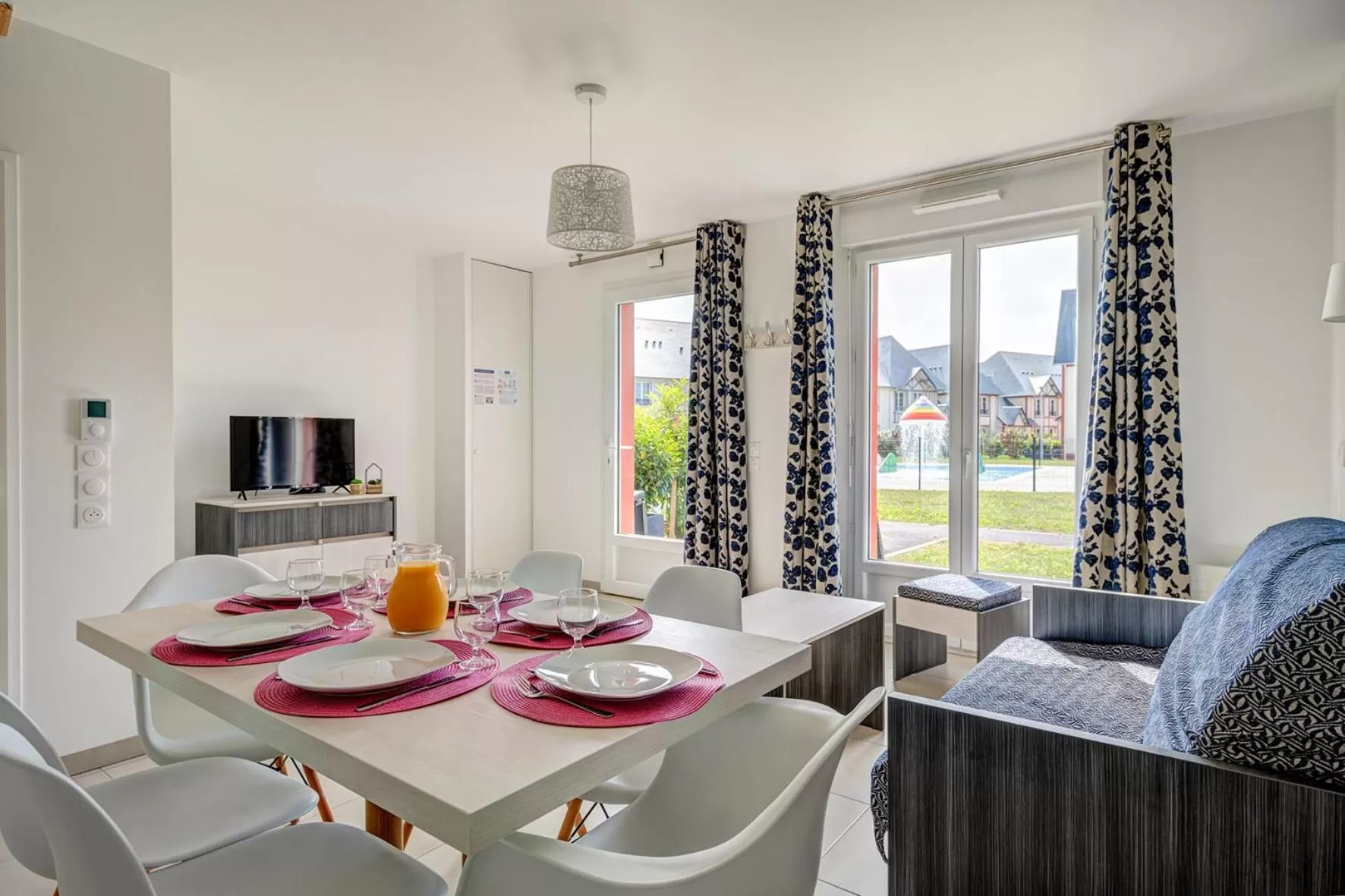 Communal lounge/ TV room, Dining Area in Résidence Goélia Le Victoria