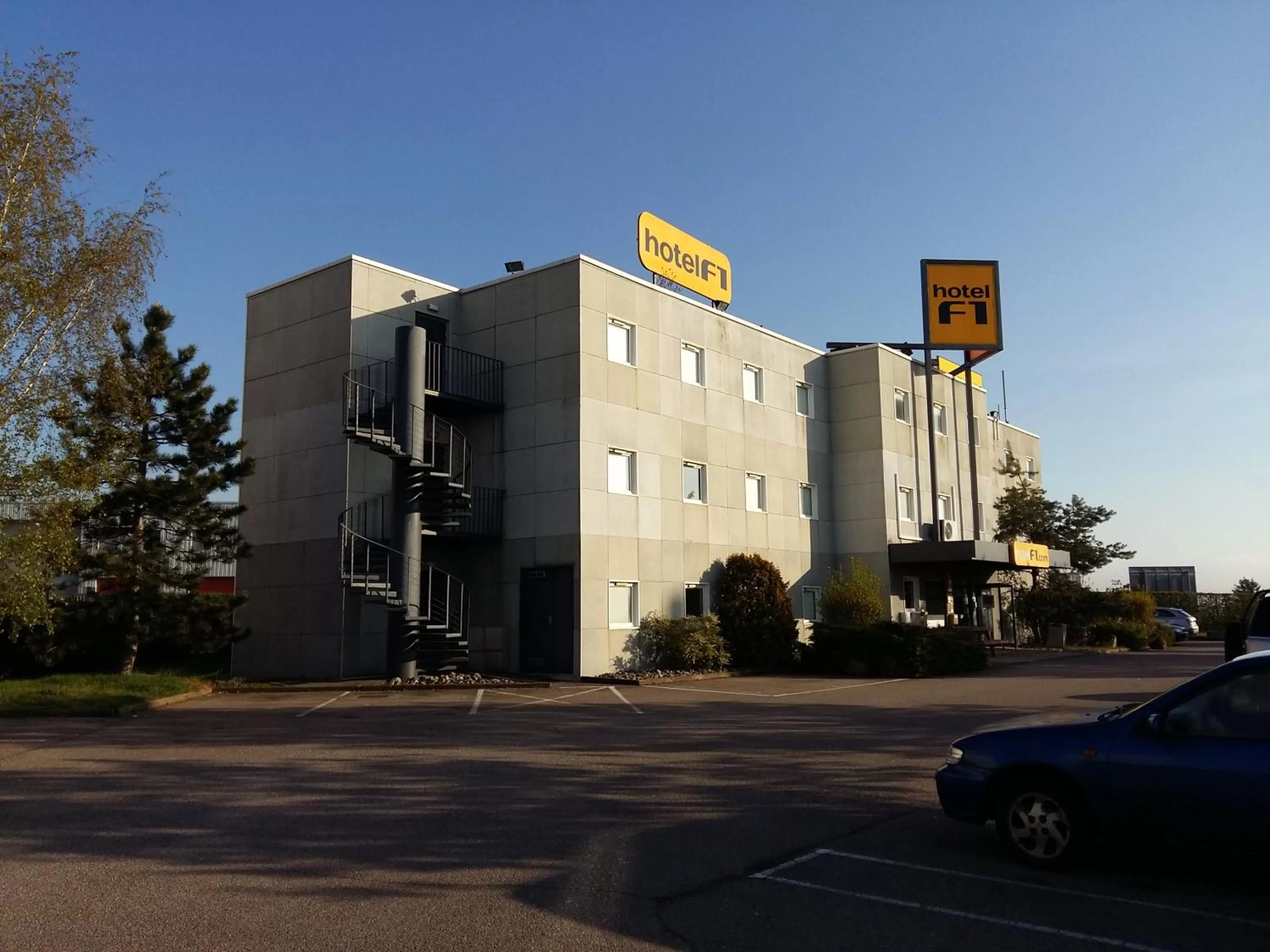 Facade/entrance in hotelF1 Epinal Nord