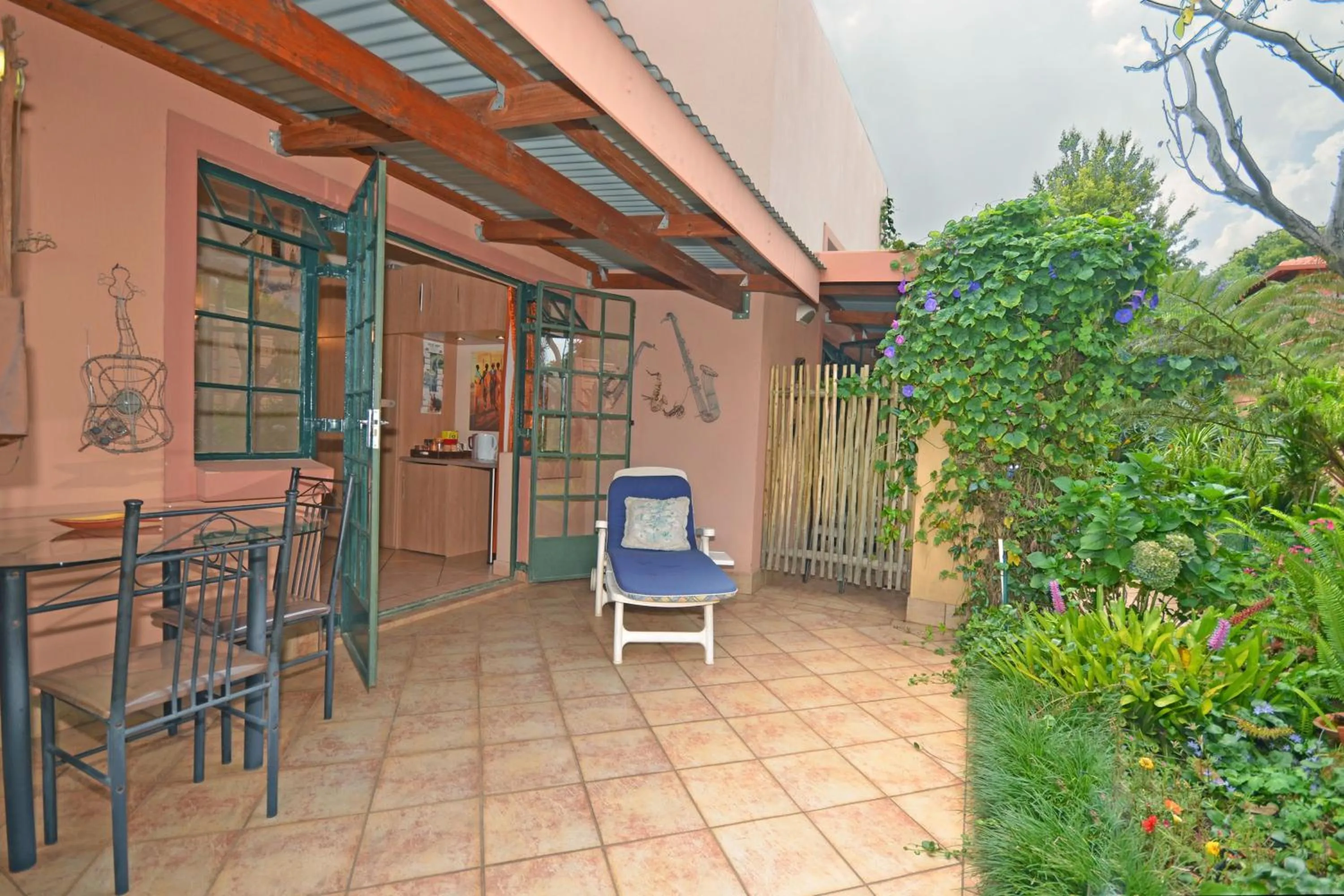 Balcony/Terrace in Cherry Tree Cottage B&B Linden