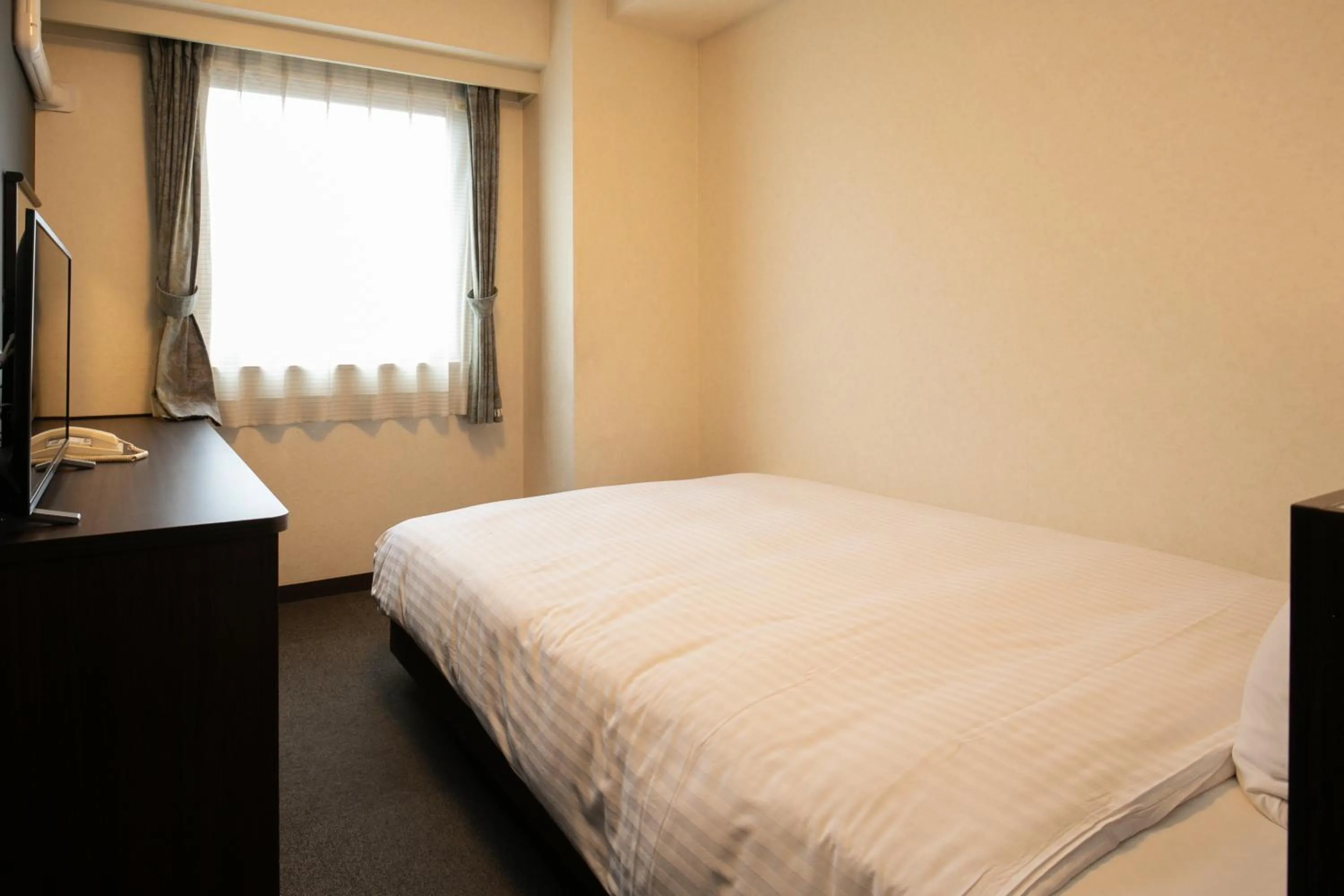 Bed in Kochi Sunrise Hotel