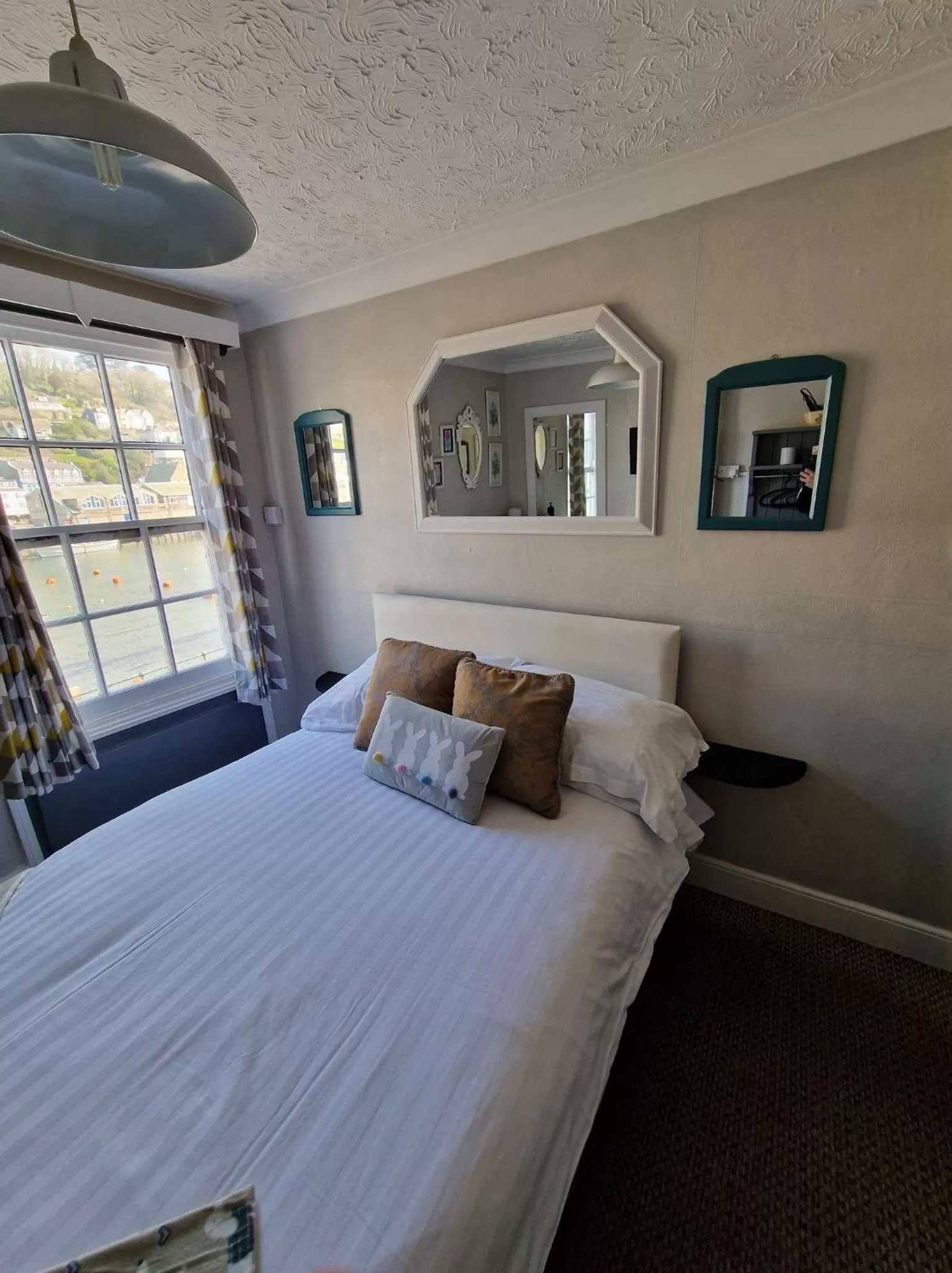 Double Room with Private Bathroom in The Harbour Moon