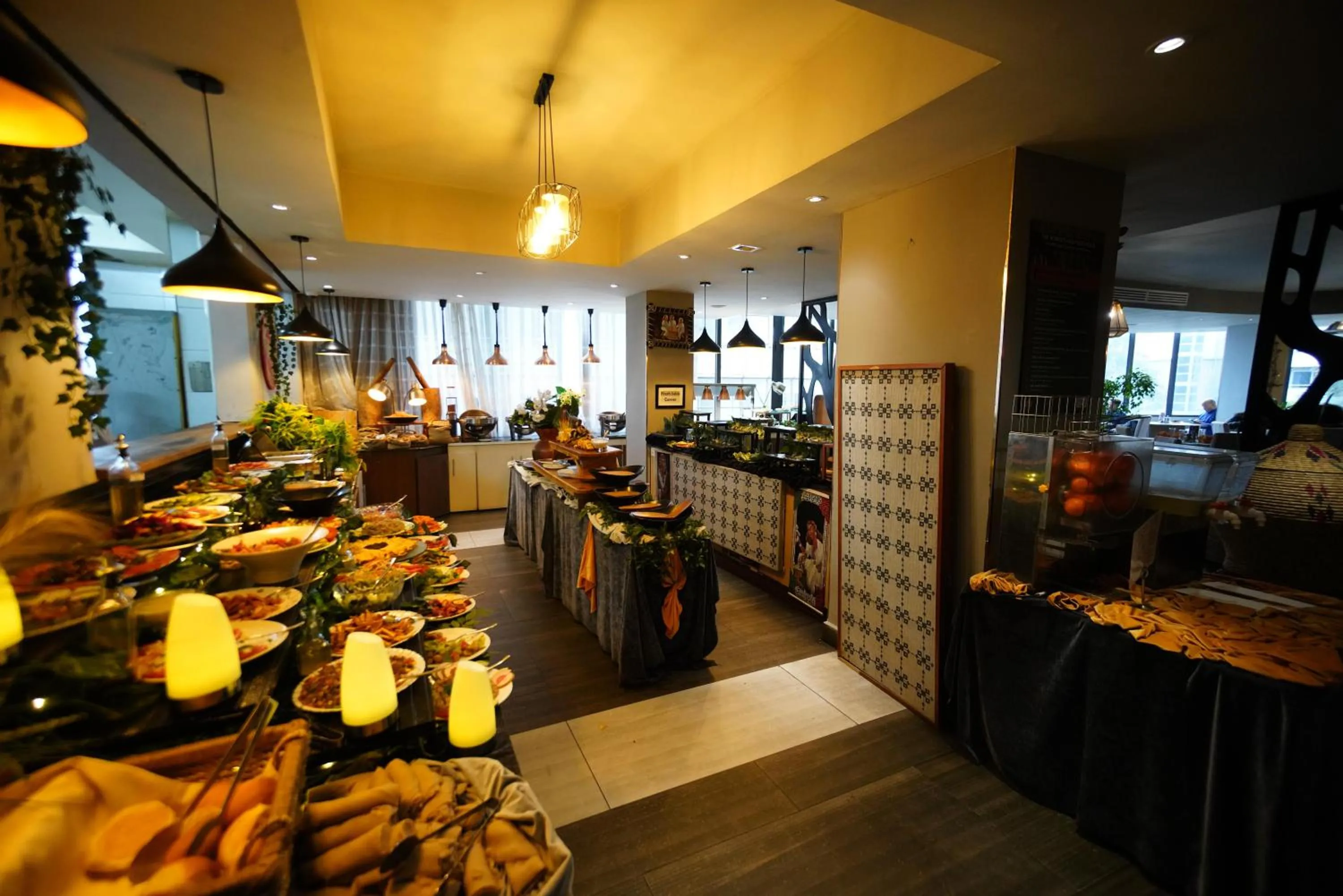 Restaurant/places to eat in Mado Hotel