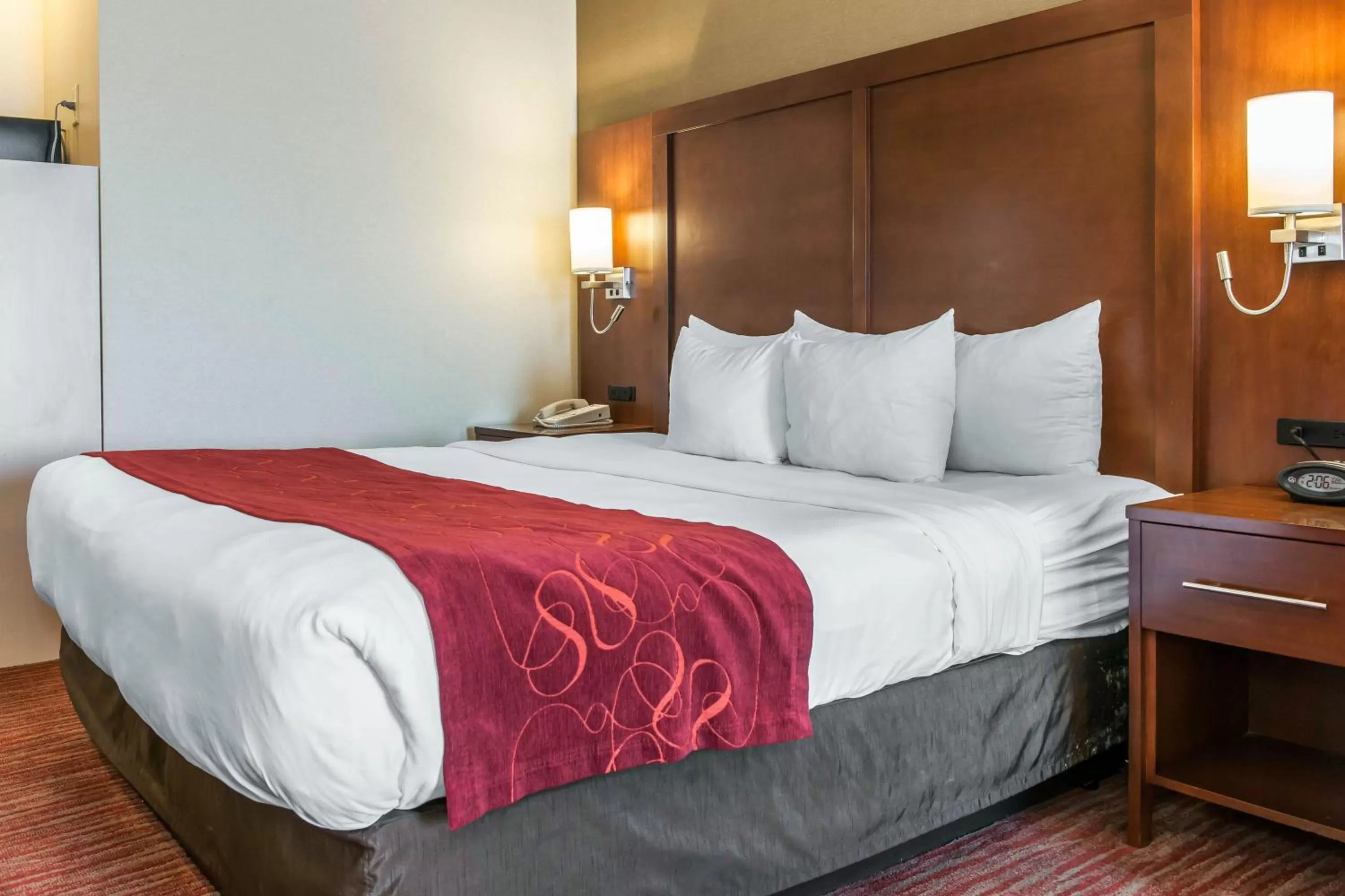 Bed in Comfort Suites Columbus Expo Center