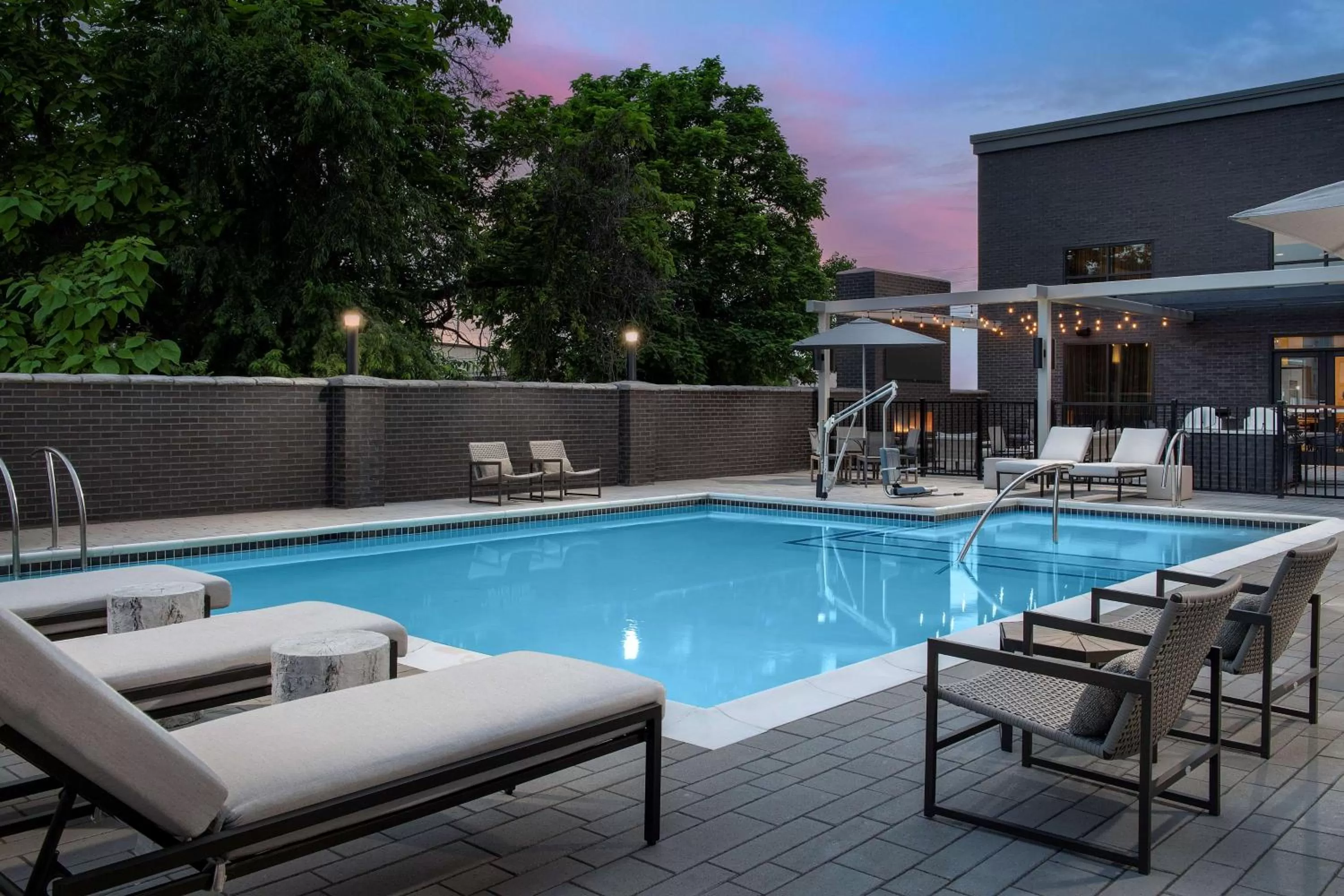 Swimming pool in Homewood Suites By Hilton Louisville Airport