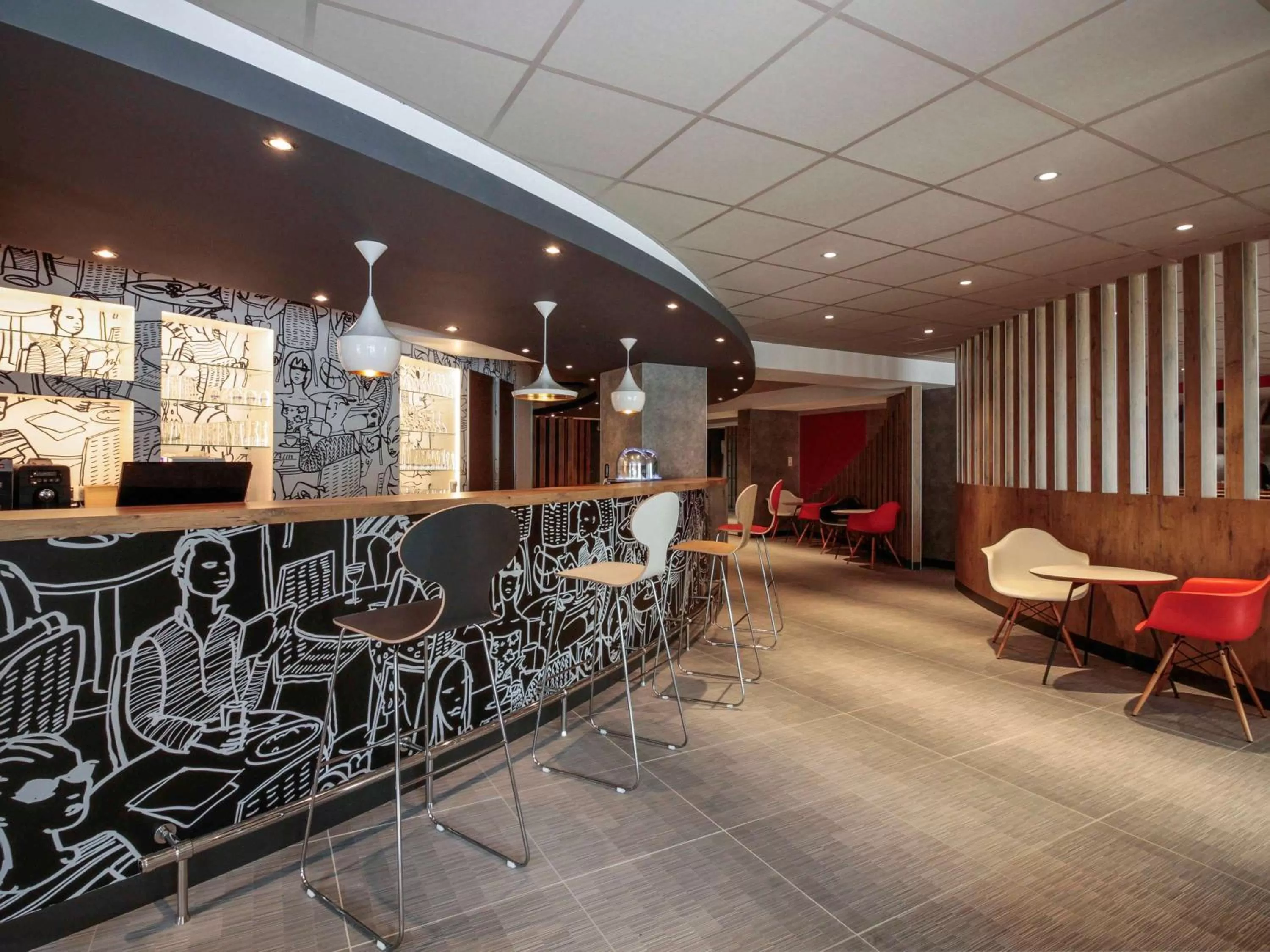 Lounge or bar in ibis Cahors