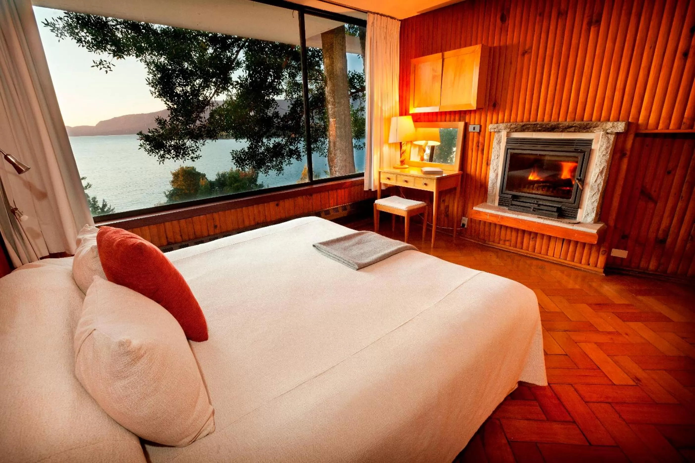 Bedroom, Bed in Hotel Antumalal