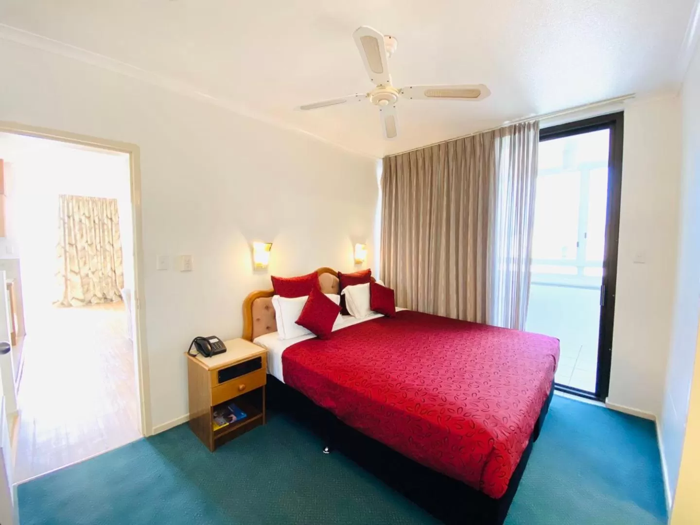 Bed in Acacia Court Hotel