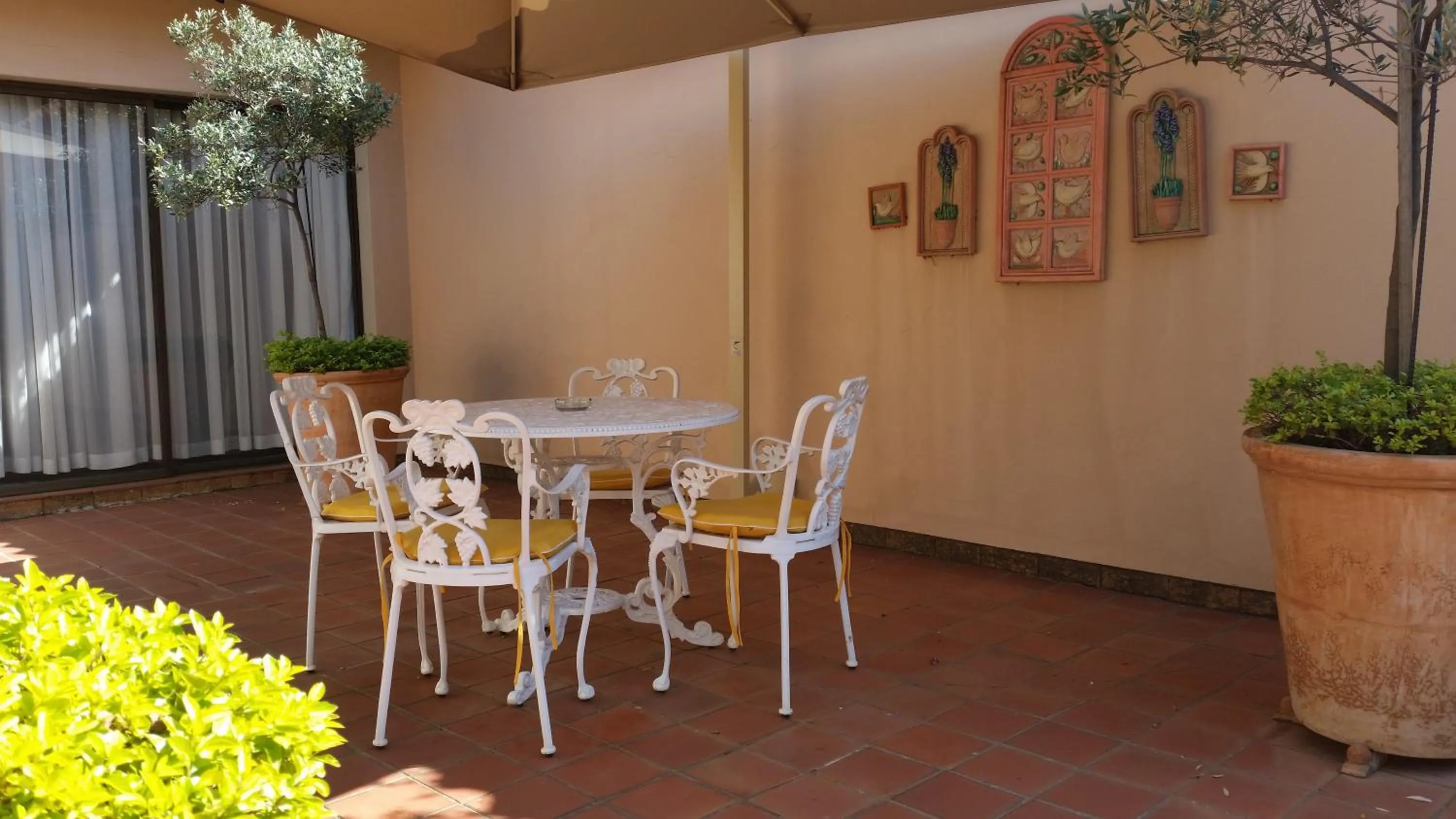 Patio in Royal Ridge Guesthouse