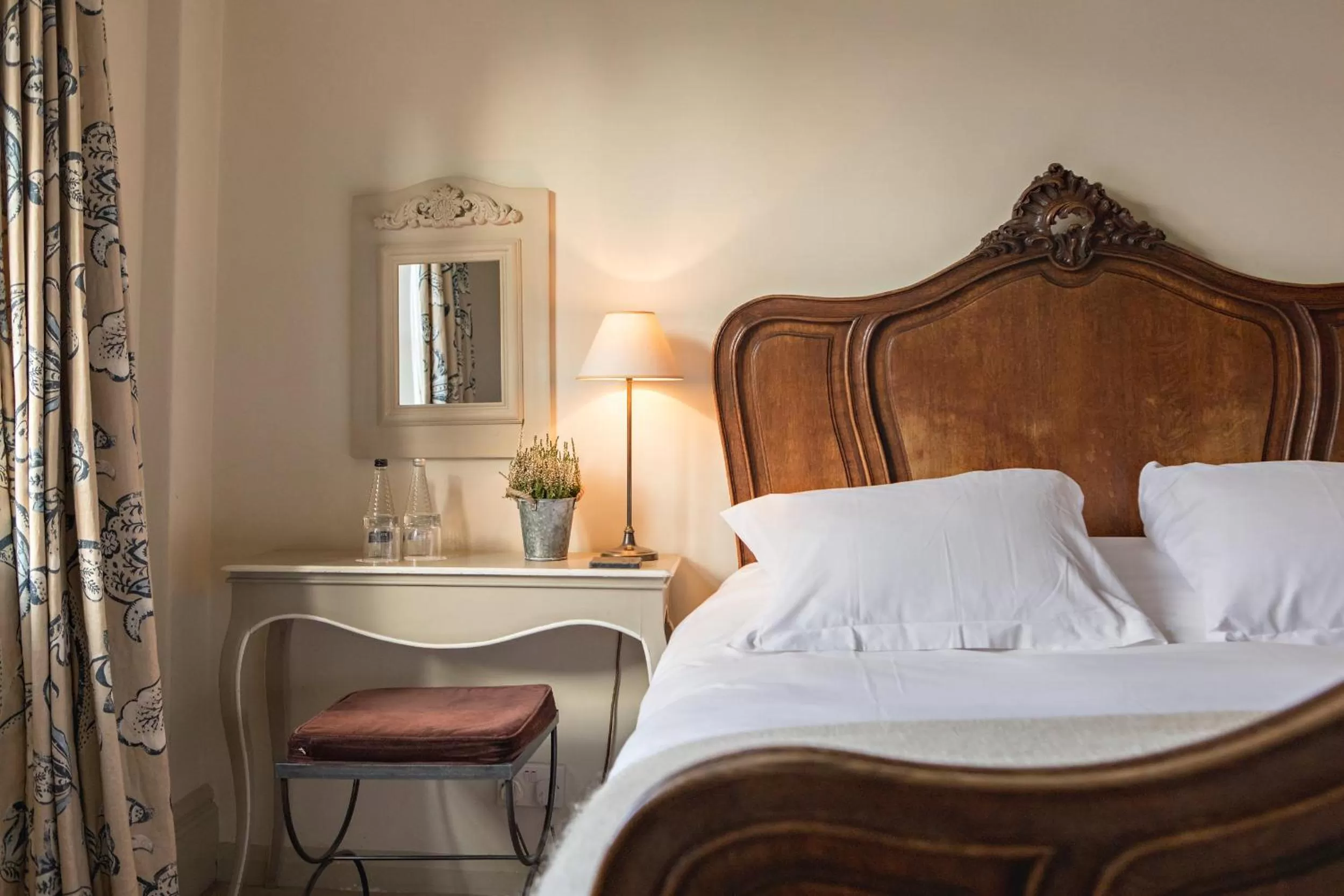 Bed in The White Swan Inn