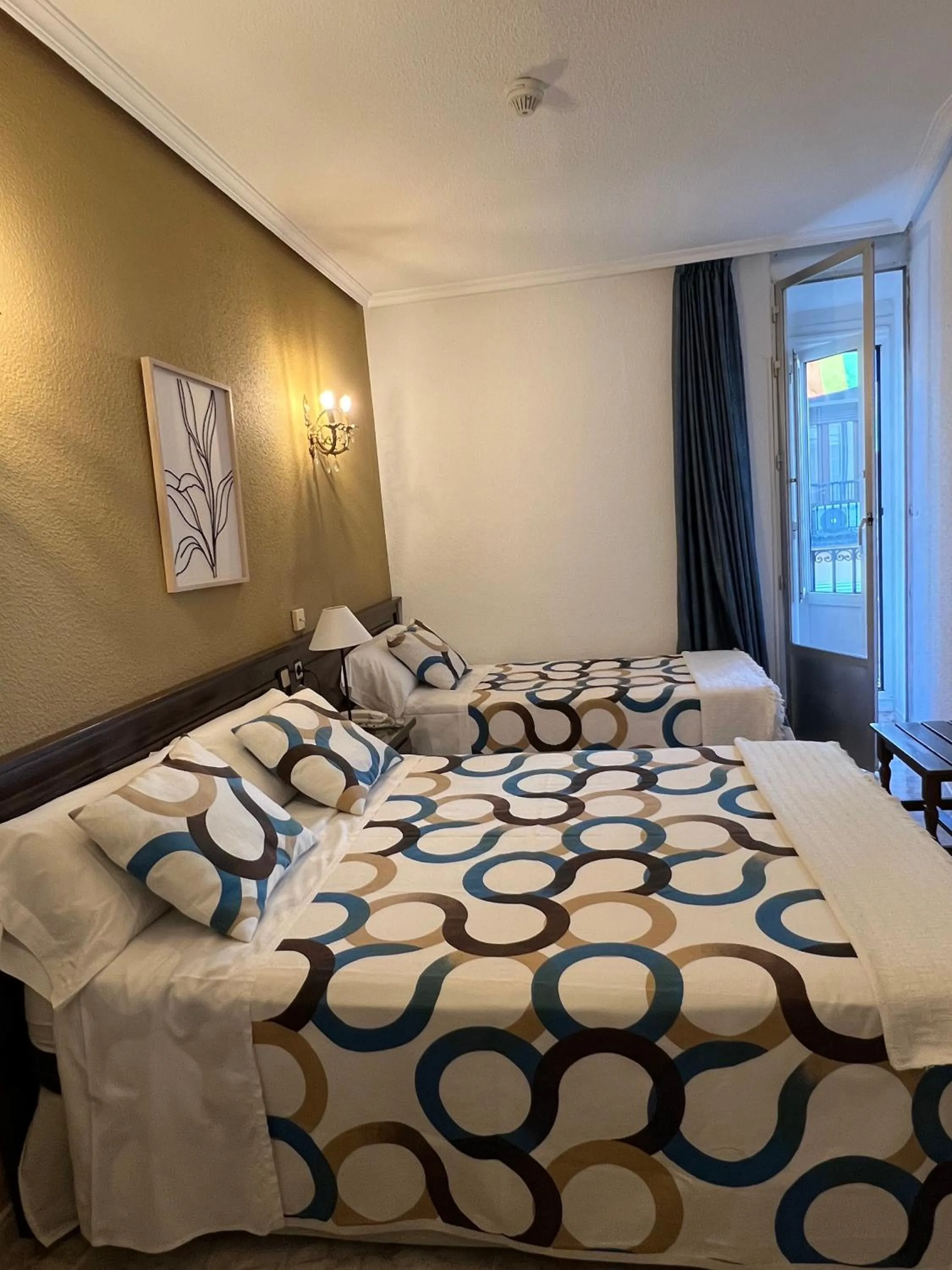 Photo of the whole room, Bed in Hostal Sonsoles Madrid-Centro