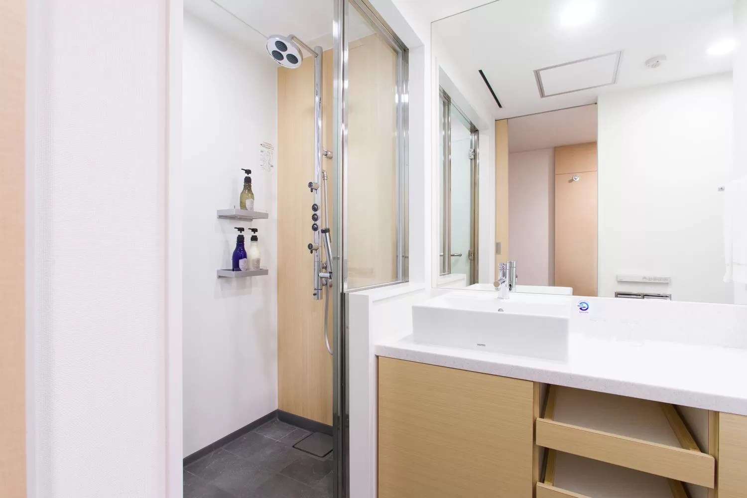 Twin Room with Shower - Smoking in Hakata Tokyu REI Hotel