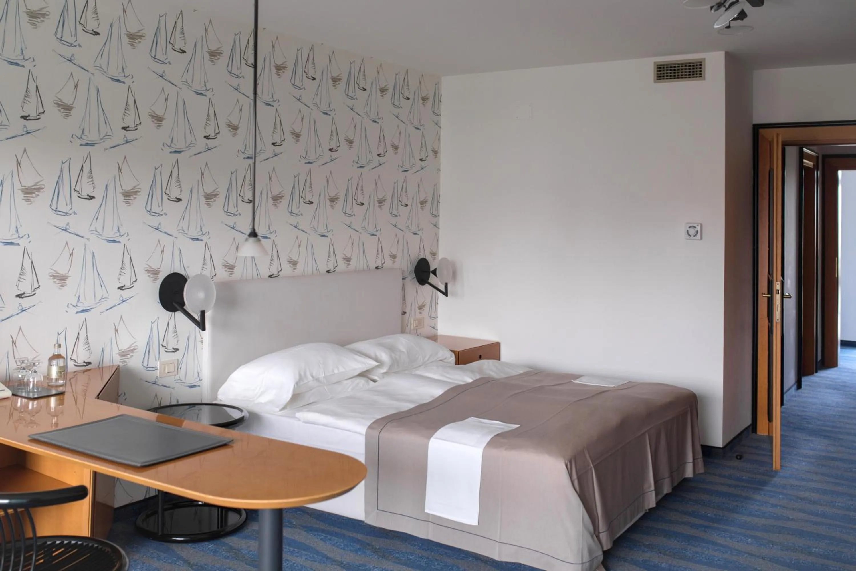 Bedroom, Bed in Hotel Savoy