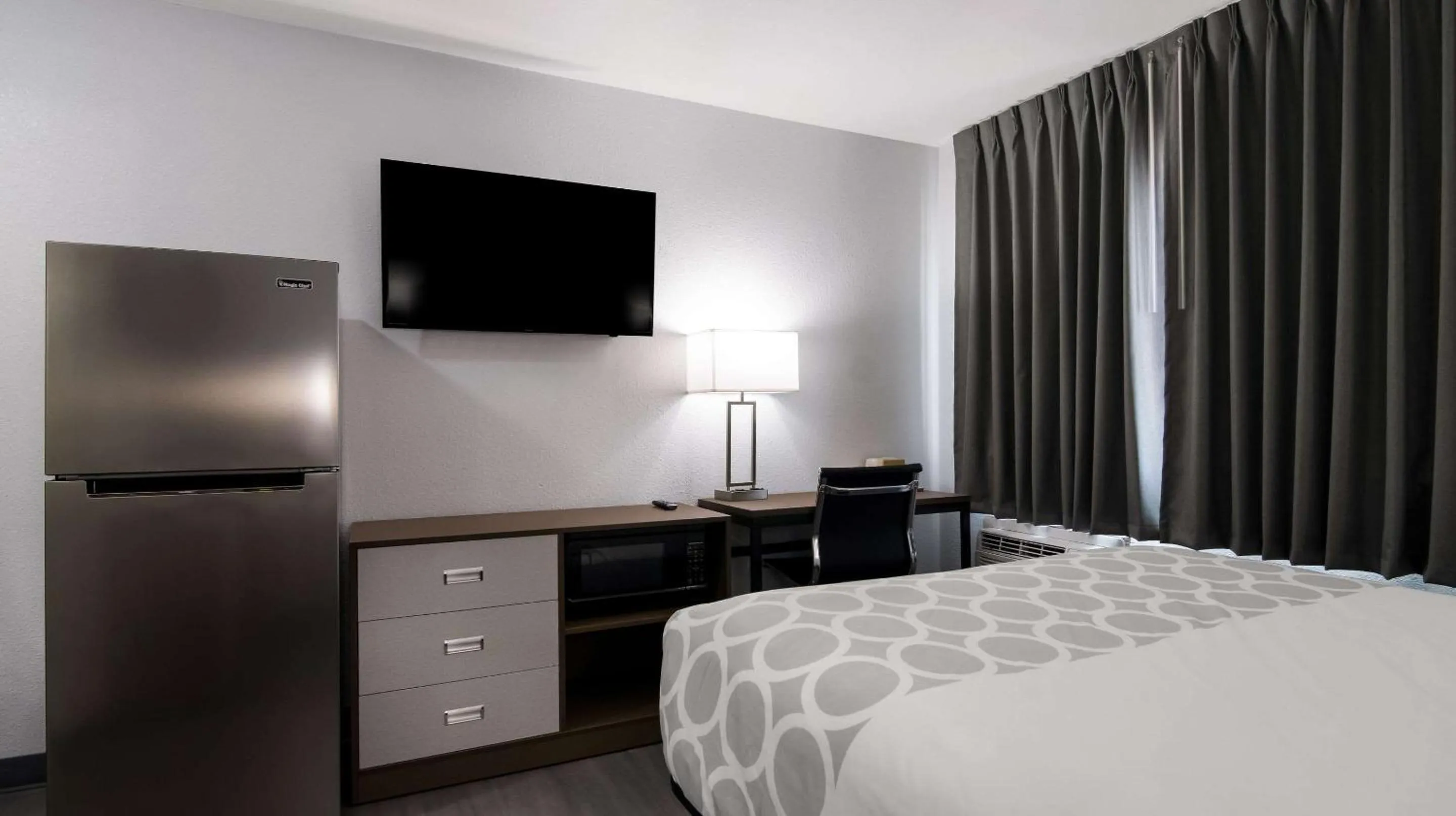 Bedroom in Suburban Studios Portage