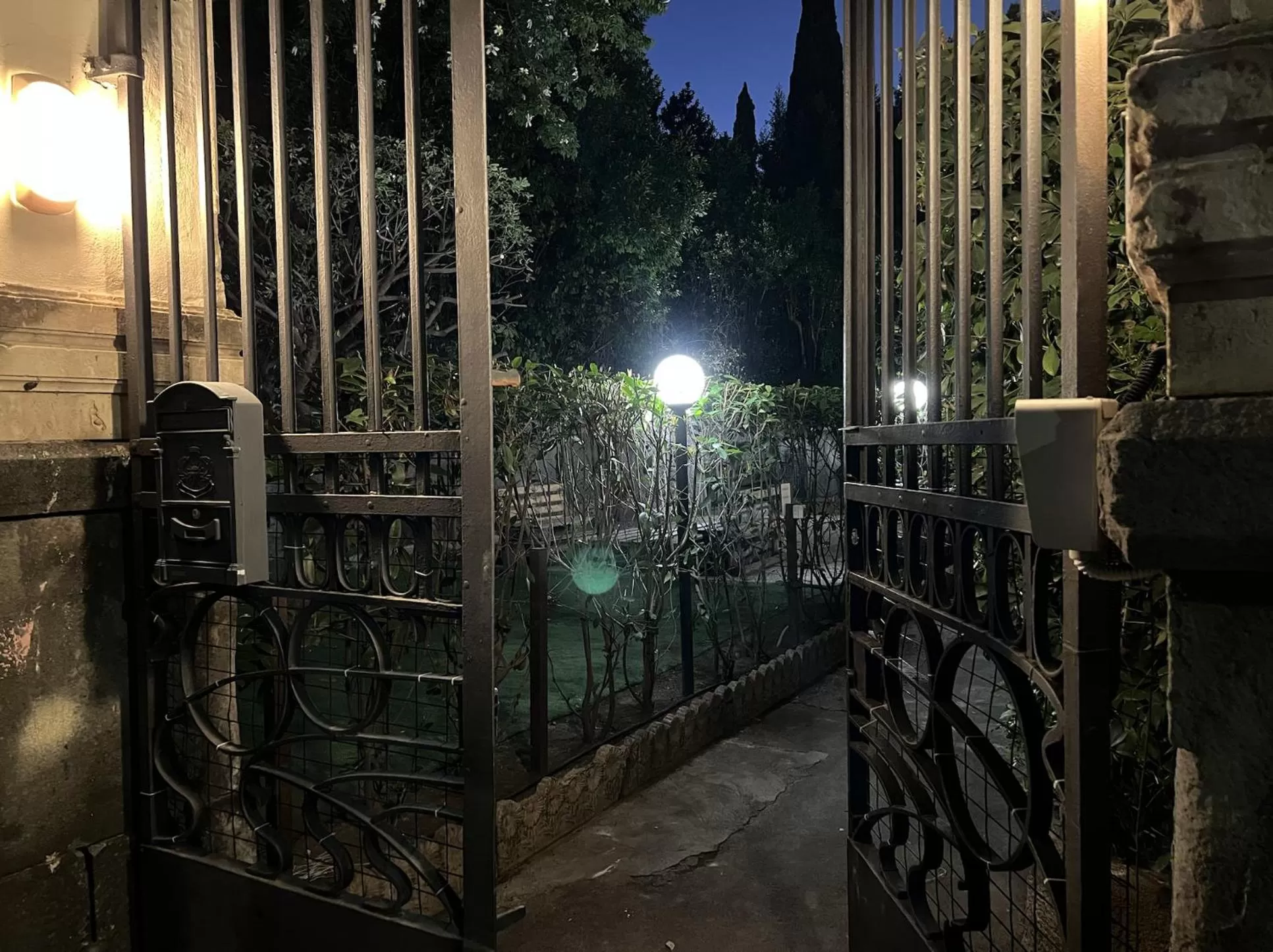 Property building in Il giardino e gli affreschi