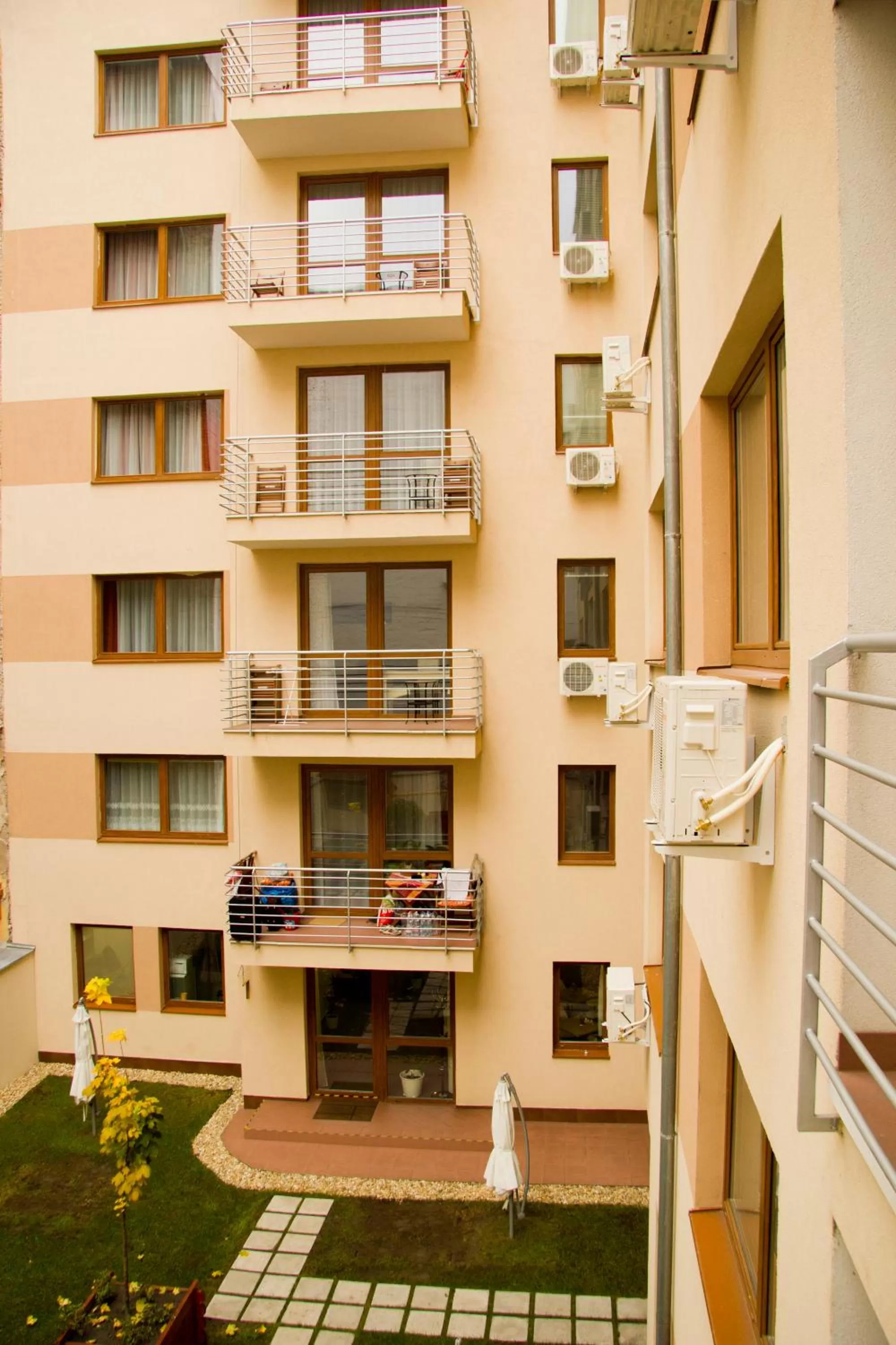 Patio in Corvin Plaza Apartments & Suites