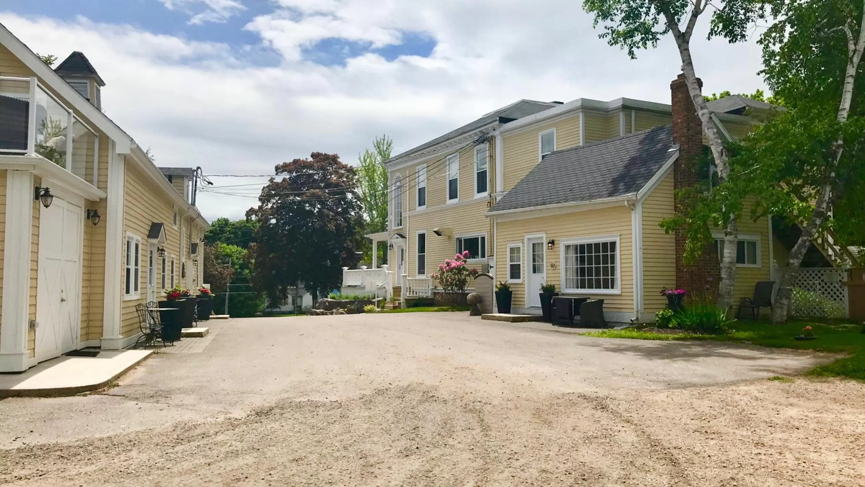 Property building in Tattingstone Inn