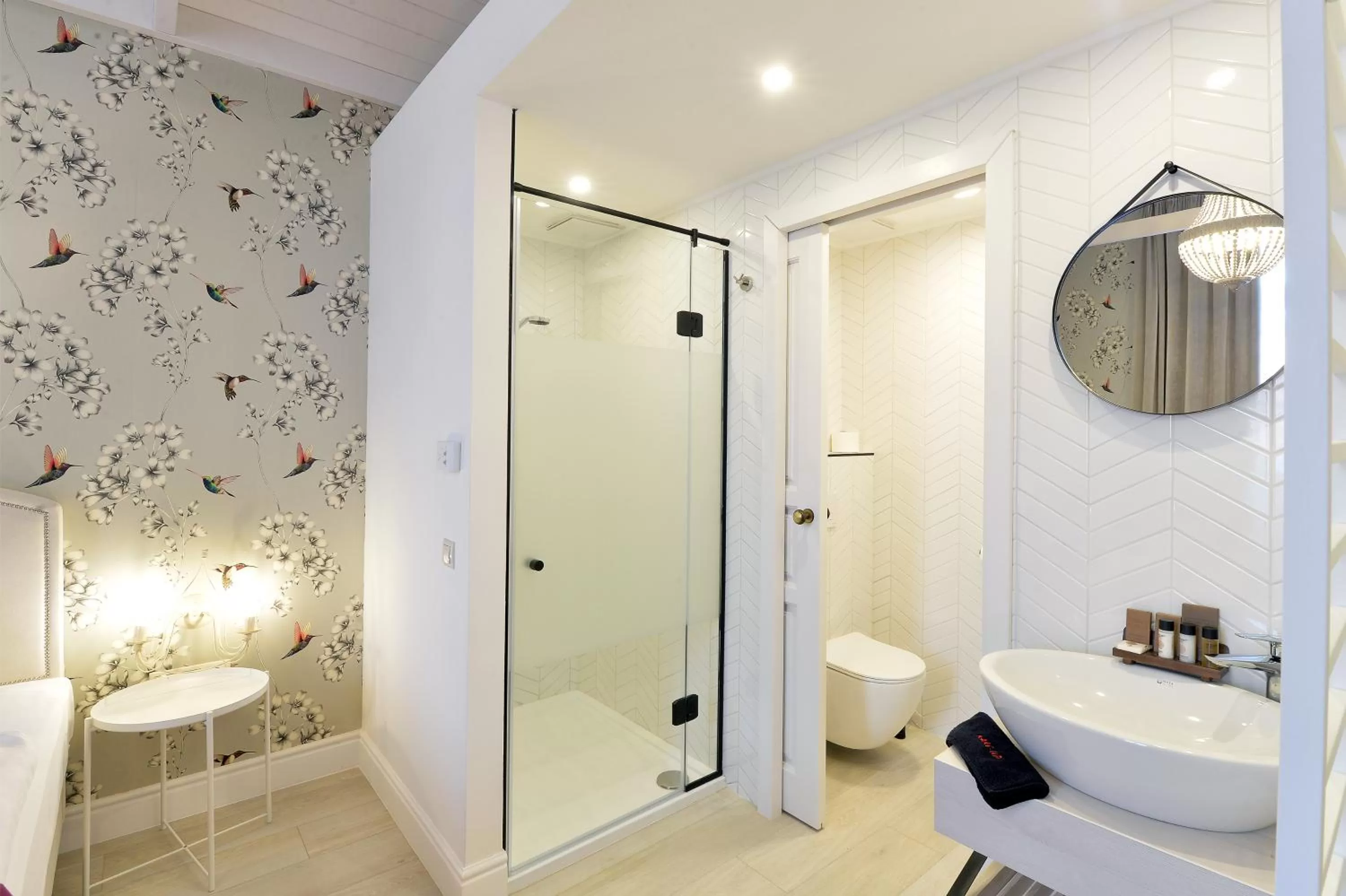 Shower in 1552 Boutique Hotel