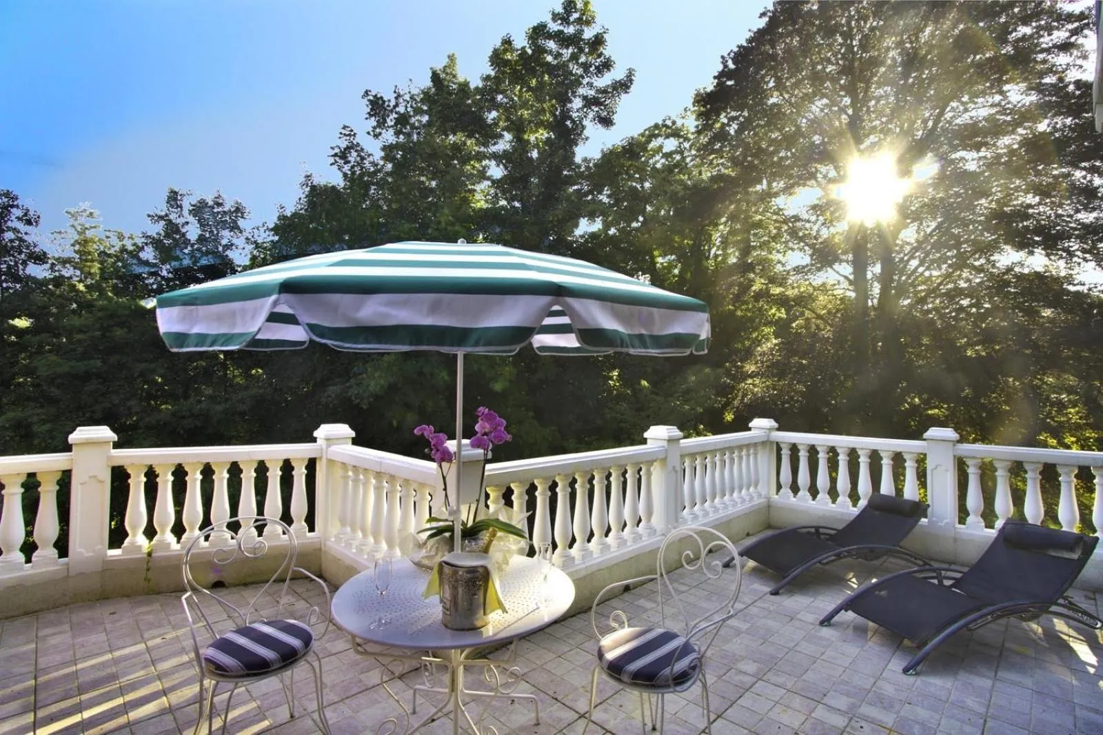 Balcony/Terrace in Belle Isle Sur Risle - Chateau Hotel & Spa