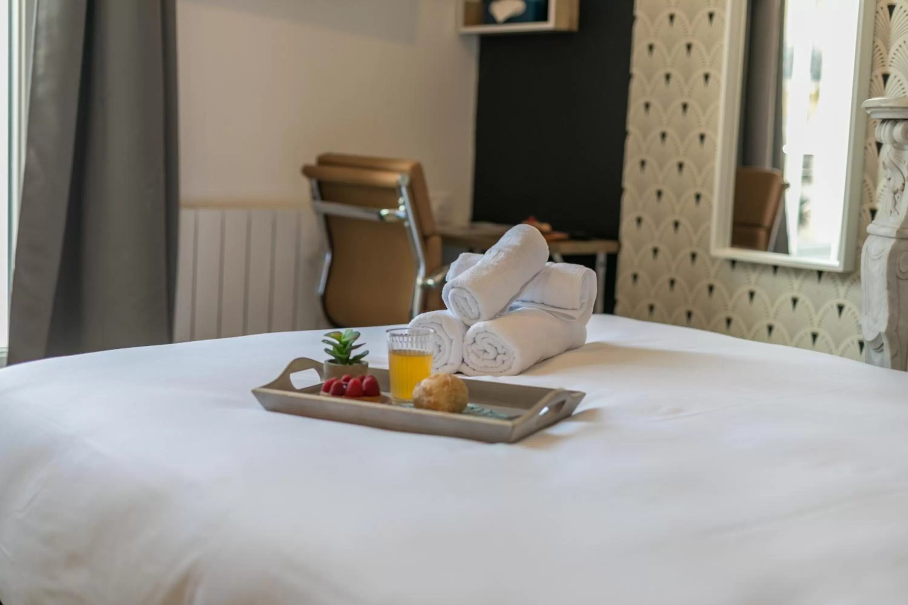 Bed in WS Haussmann - La Fayette