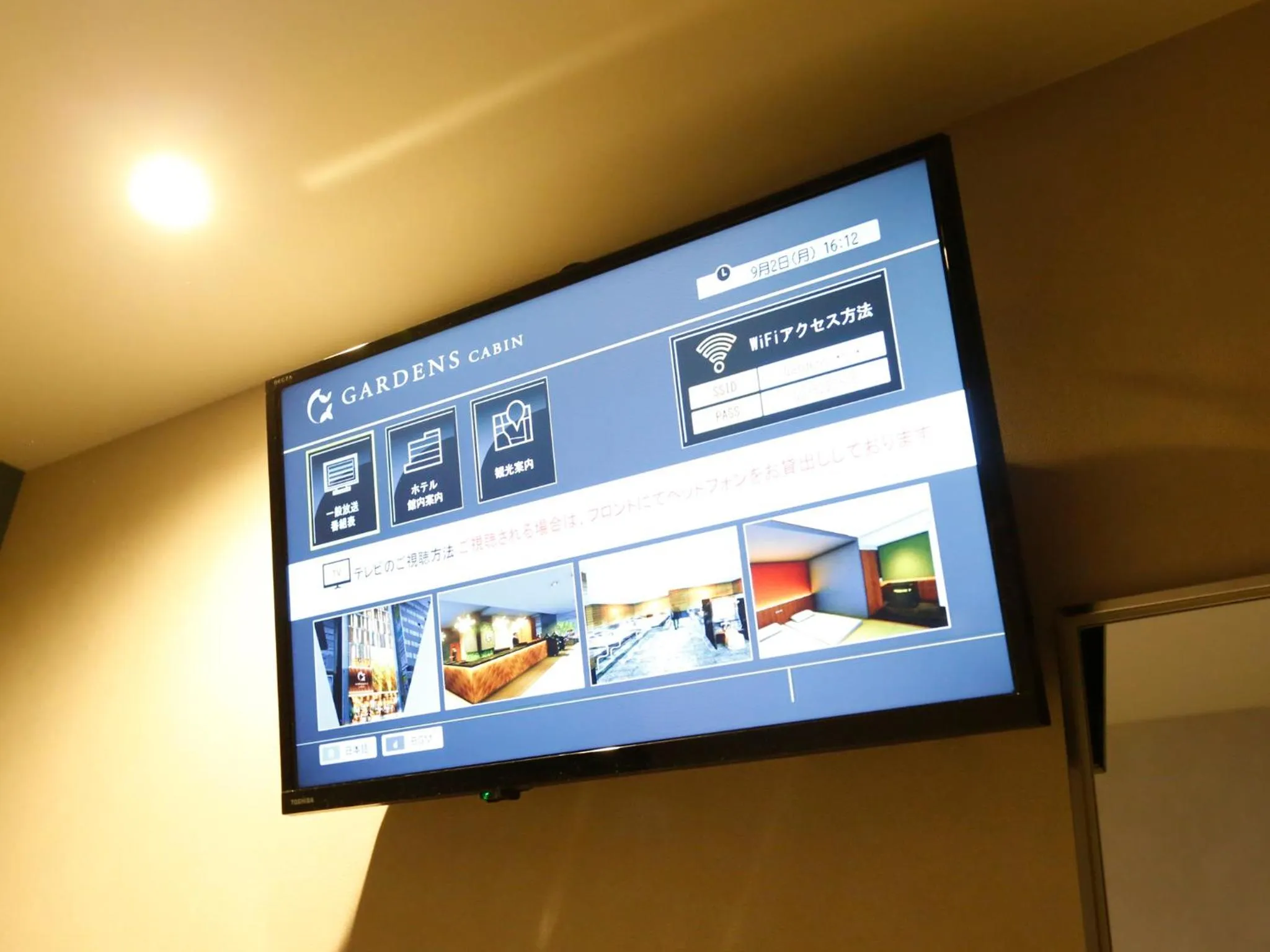 TV and multimedia in Gardens Cabin