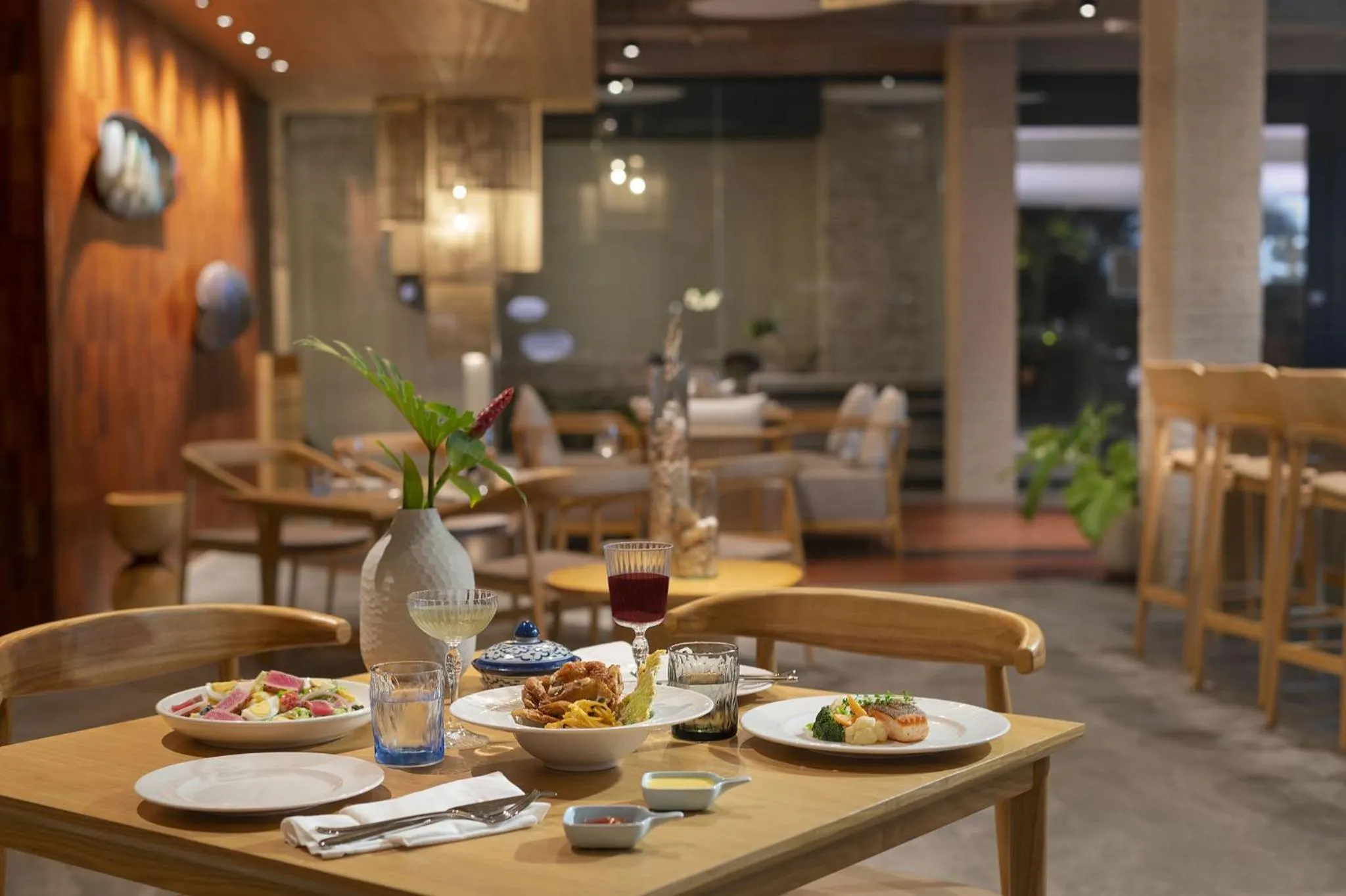 Restaurant/places to eat in Mercure Rayong Lomtalay Villas & Resort