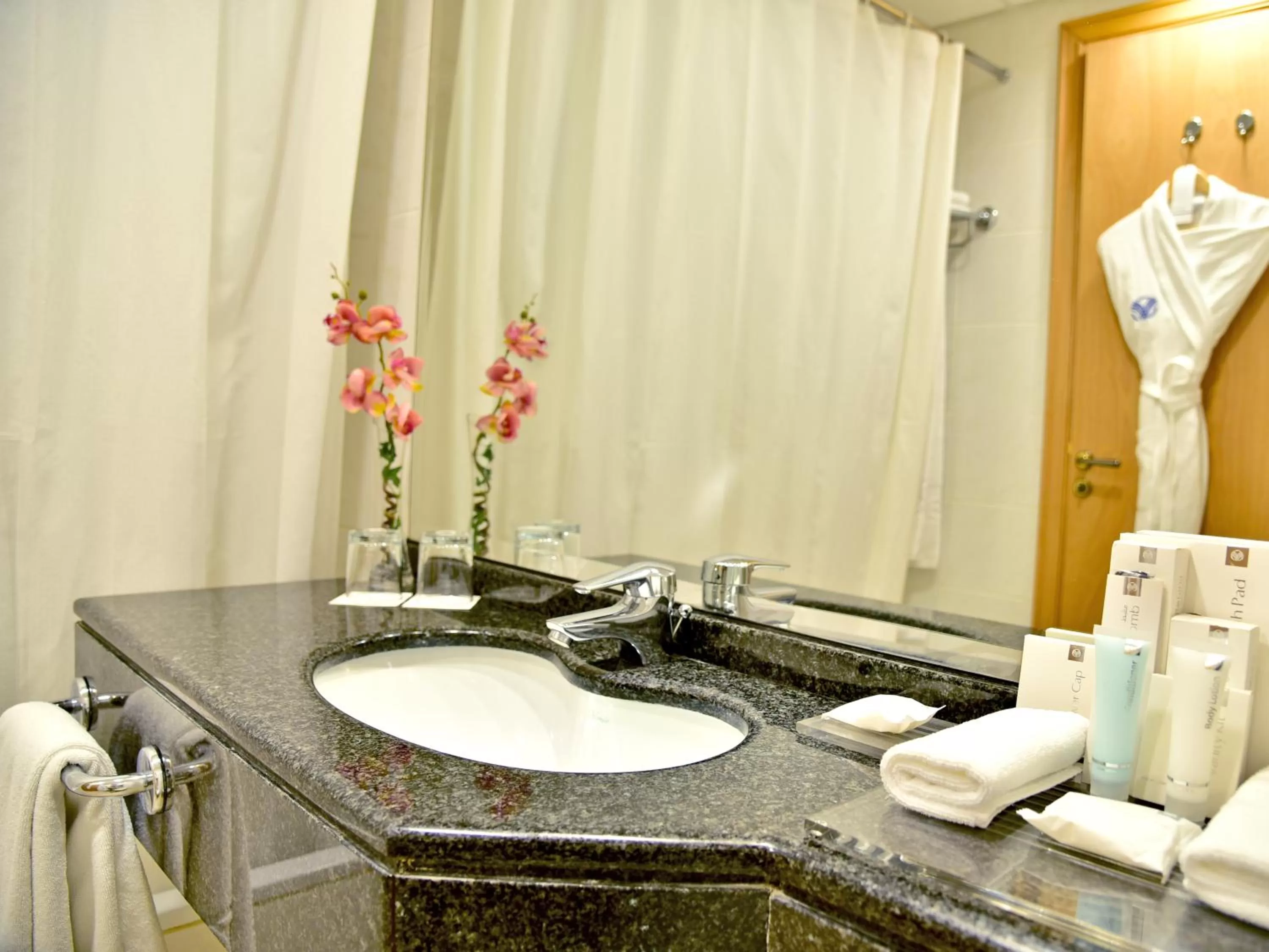 Bathroom in Gefinor Rotana – Beirut