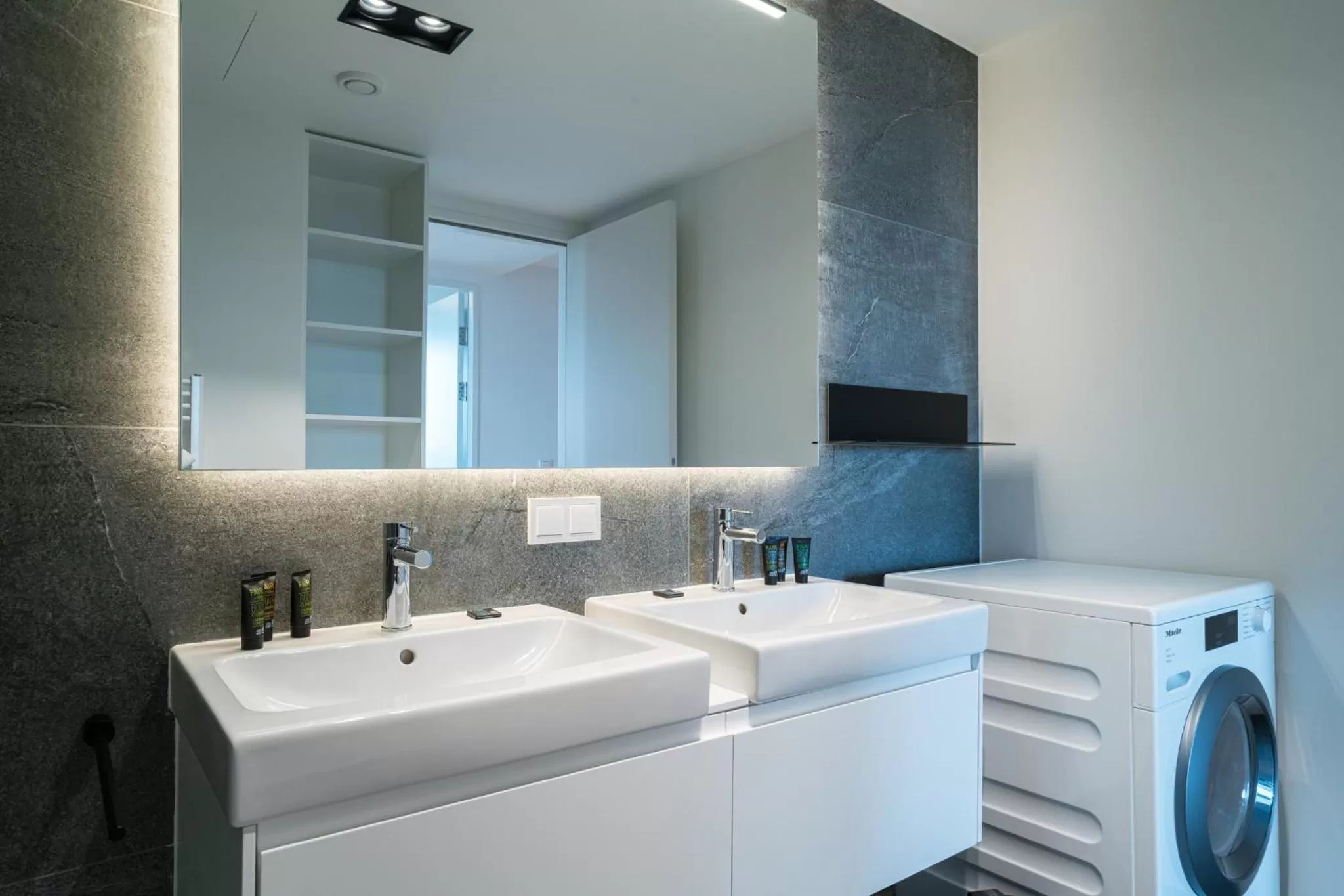 Vienna Residence, Marina Tower - Danube