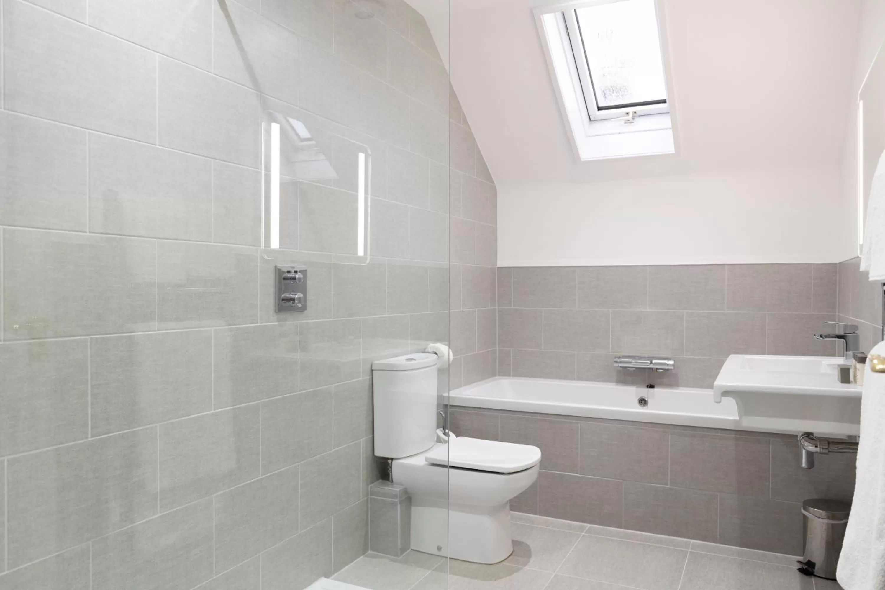 Bathroom in Skeabost House Hotel