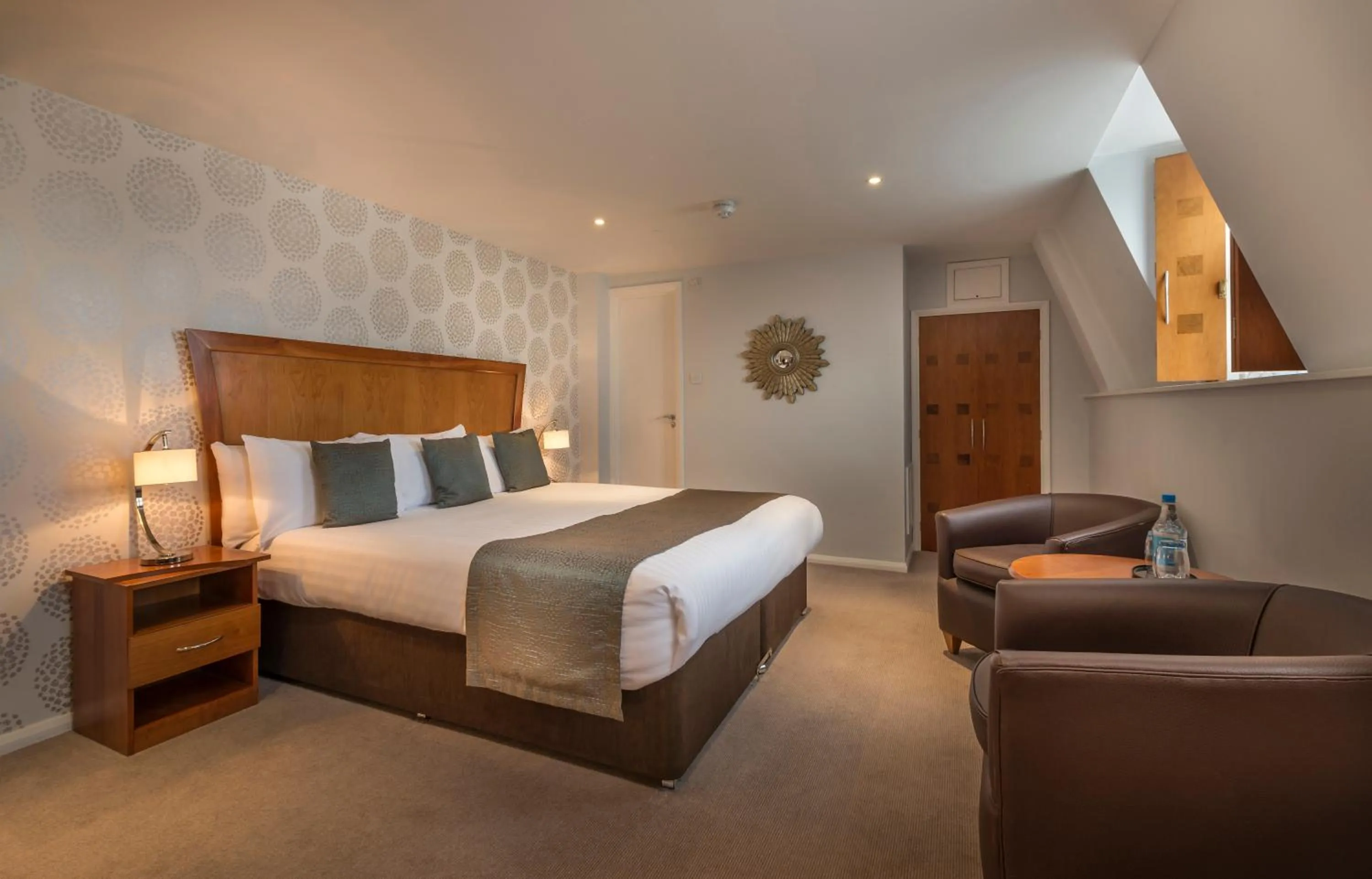 Photo of the whole room in Corus Hyde Park Hotel