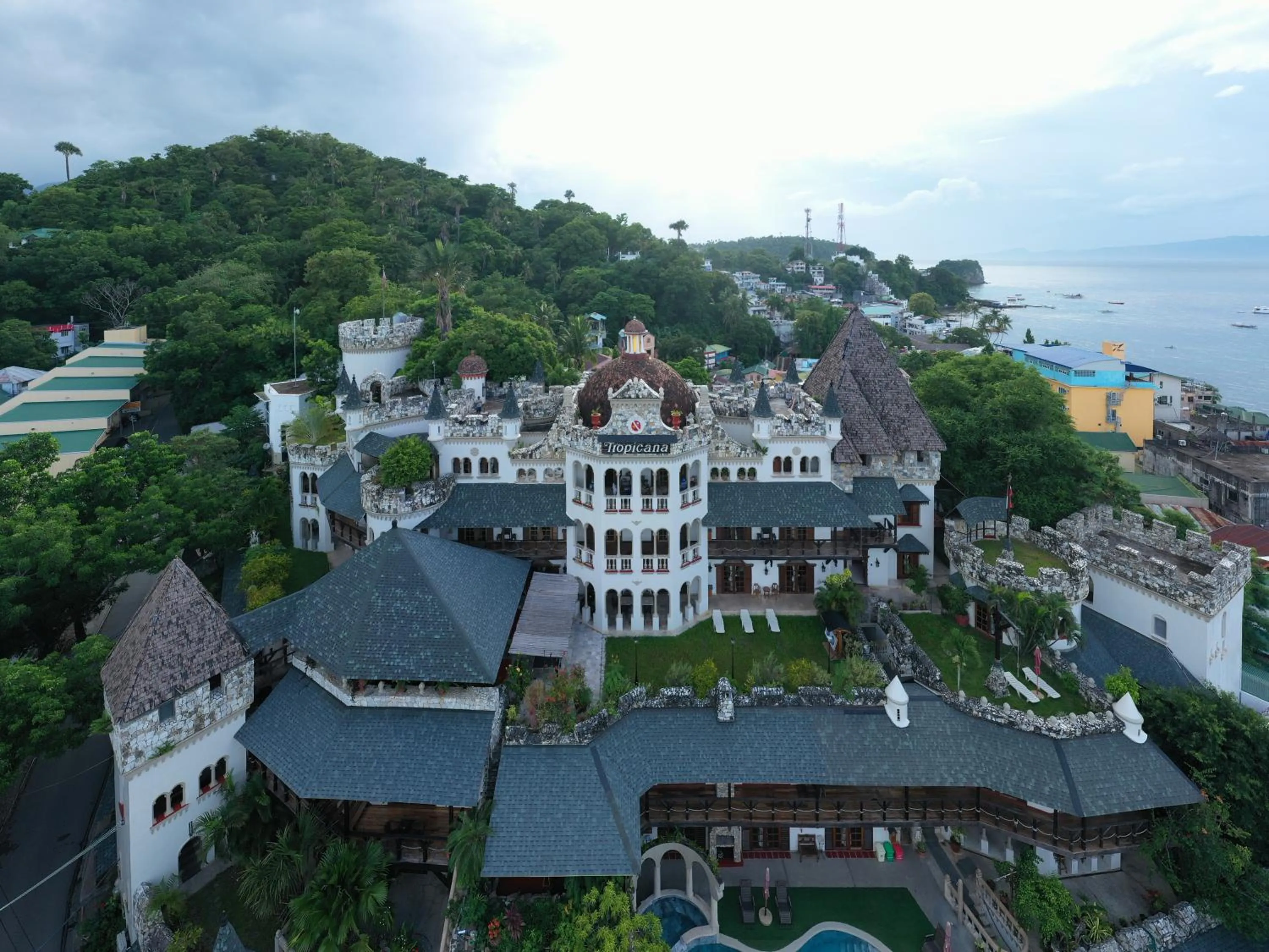 Property building in Tropicana Castle Dive Resort powered by Cocotel