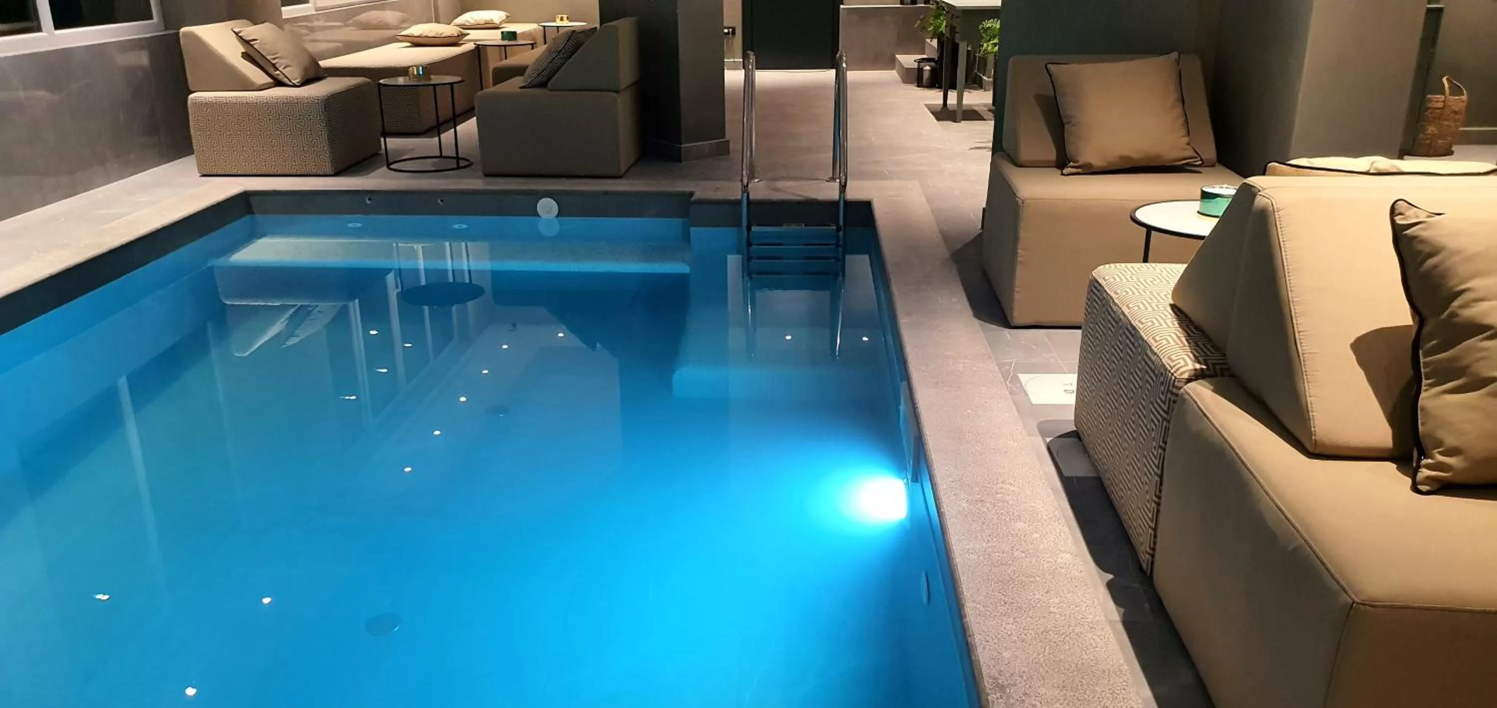 Swimming pool in Boutique Hotel Acacia