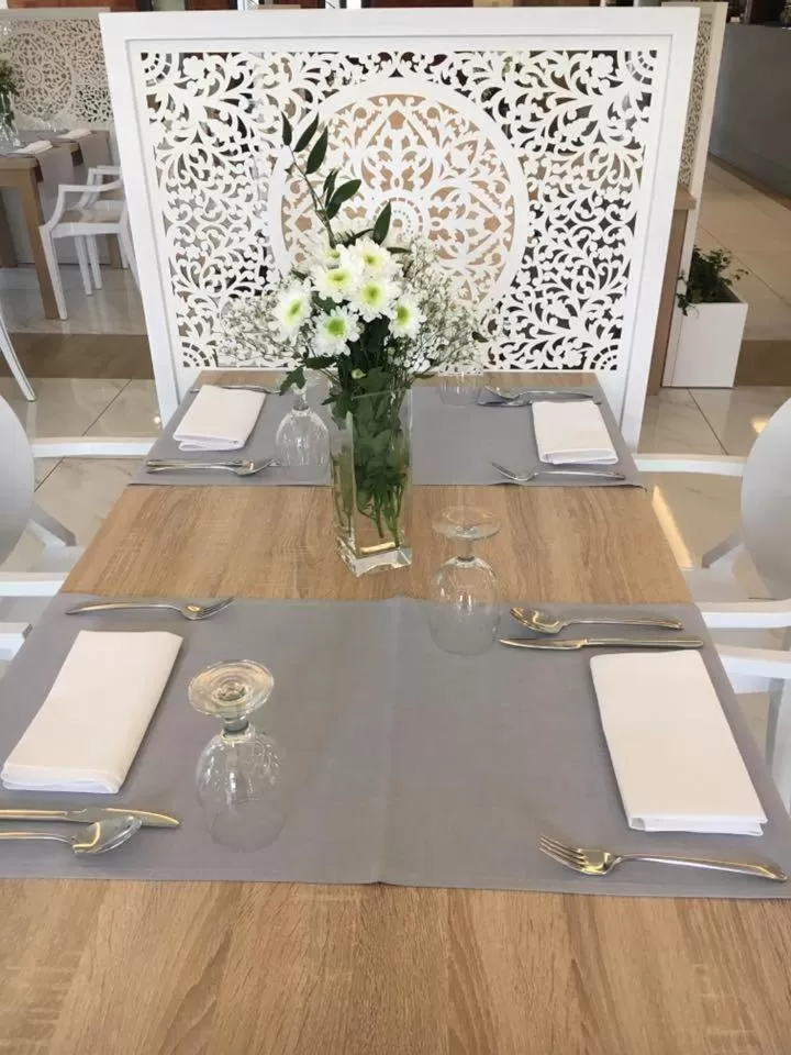 Restaurant/places to eat in Hotel Falcon