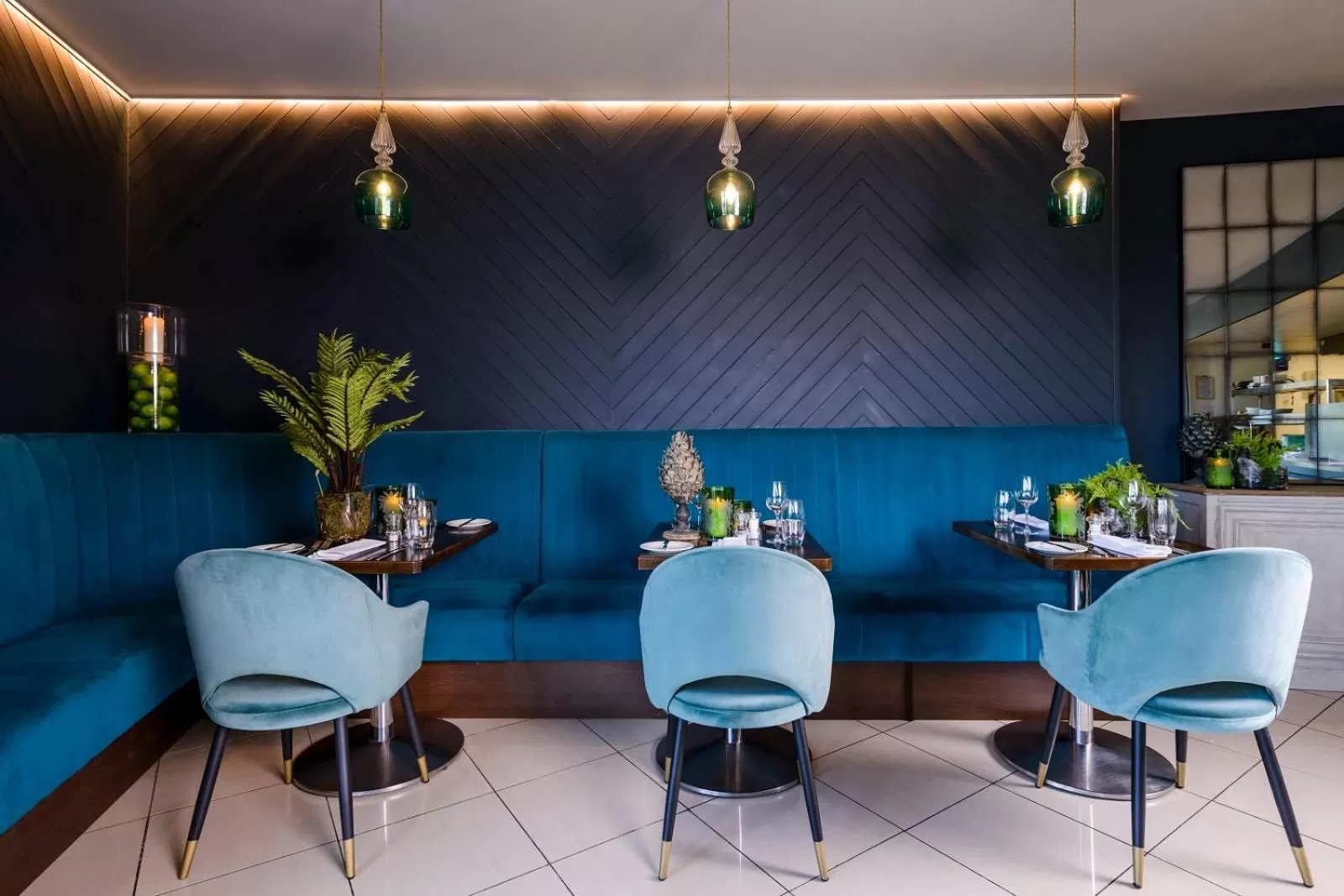 Restaurant/places to eat in The Ellison