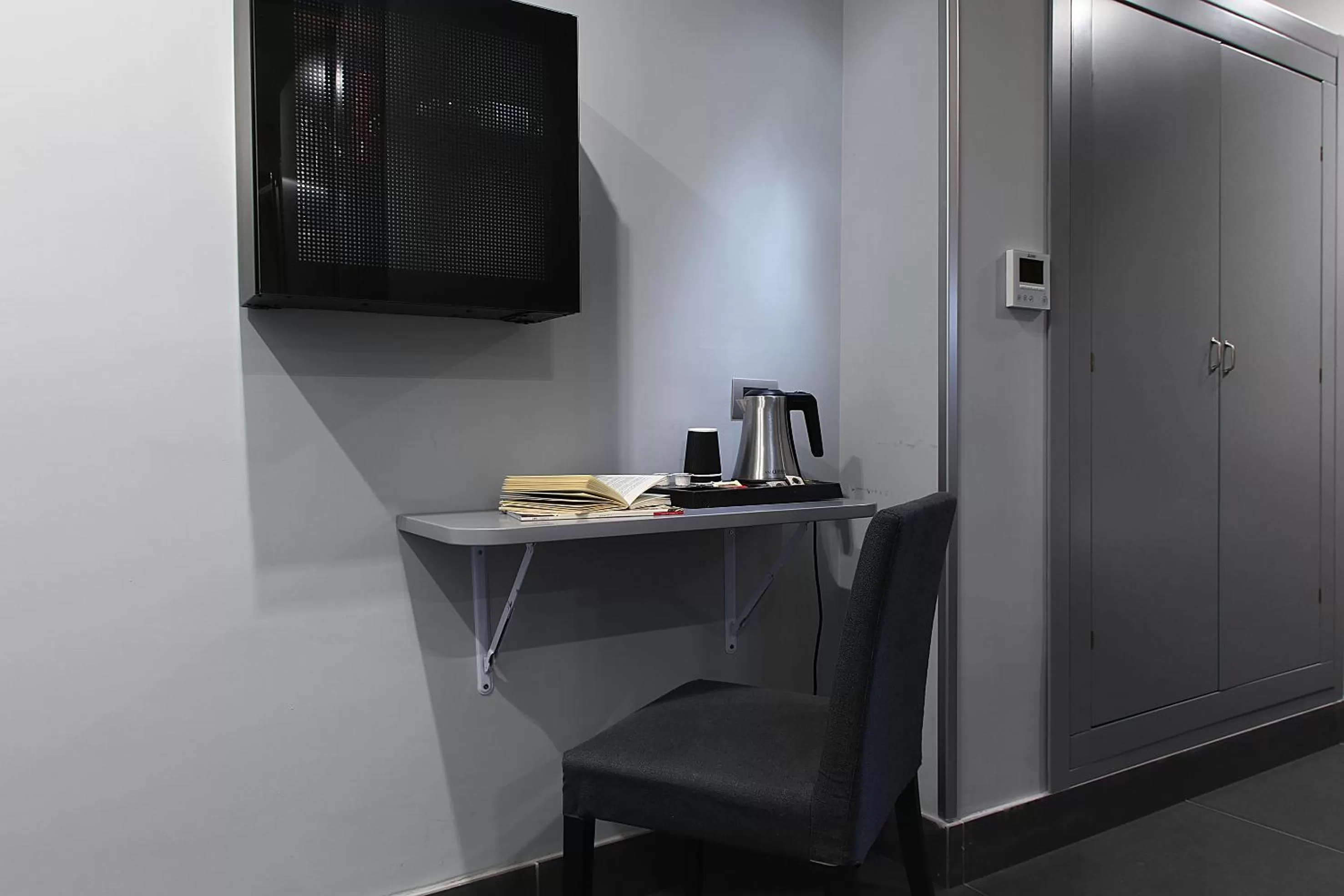 Coffee/tea facilities in Best Western JFK Hotel