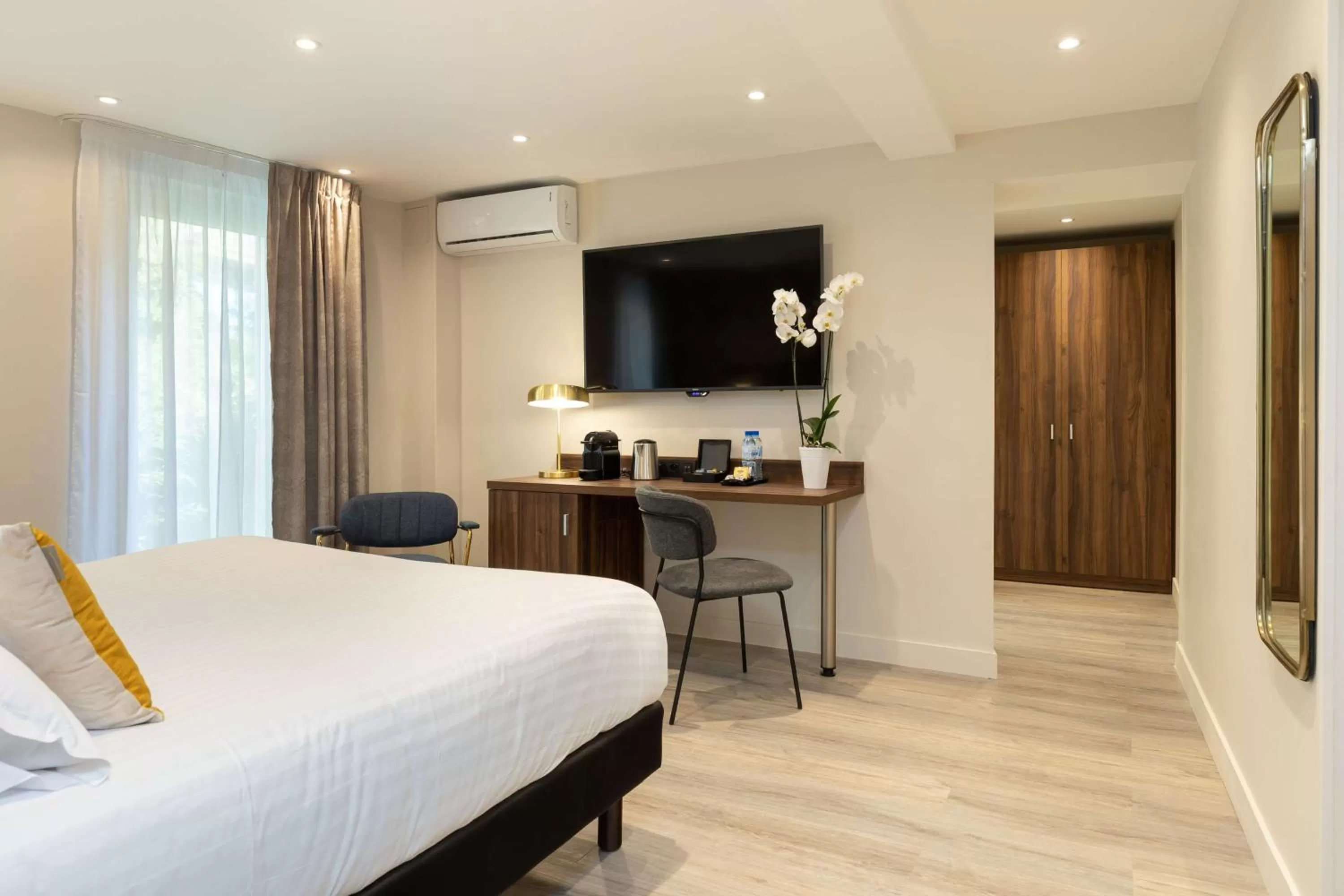 Photo of the whole room, Bed in Best Western Plus Hôtel Brice Garden Nice