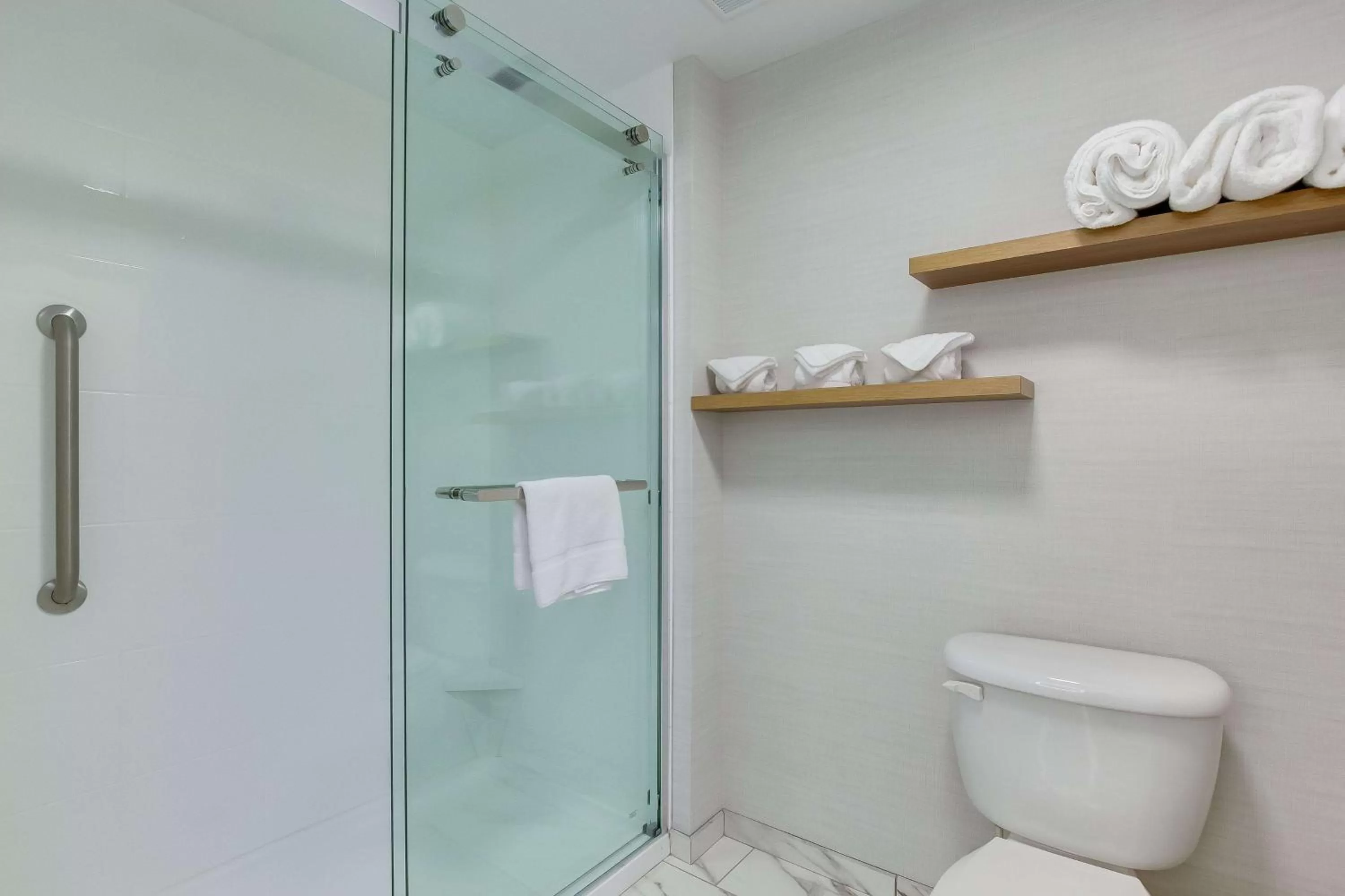 Bathroom in Homewood Suites by Hilton Louisville-East