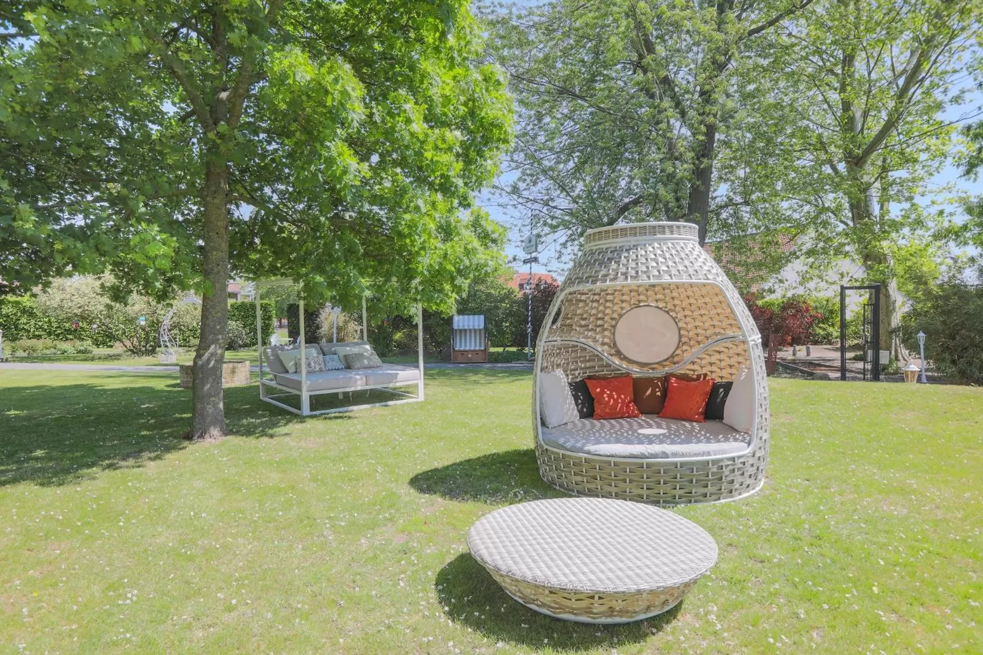 Swimming pool in Parkhotel Bilm im Glück am Stadtrand Hannovers