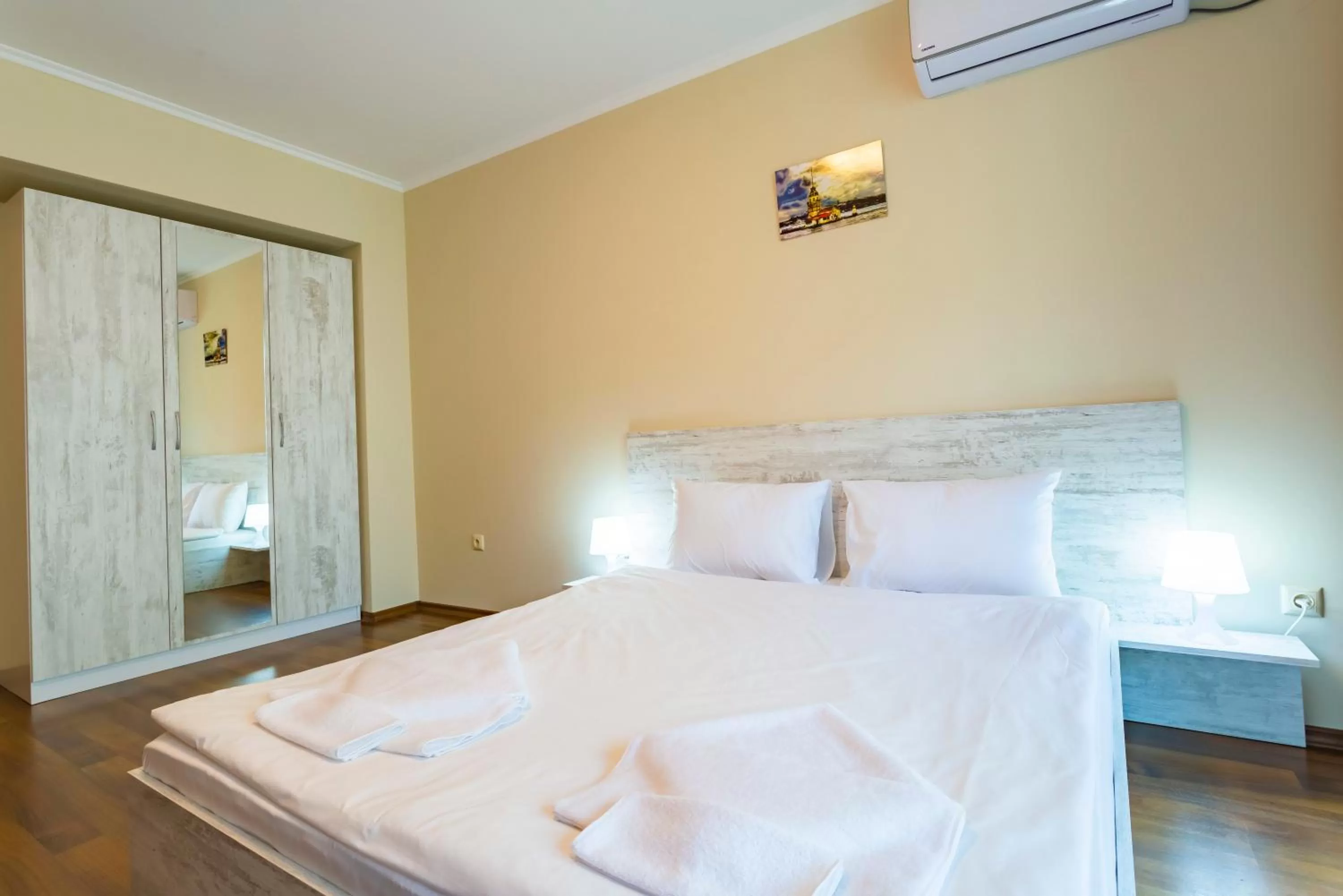 Bed in Rose Gardens Apart Hotel