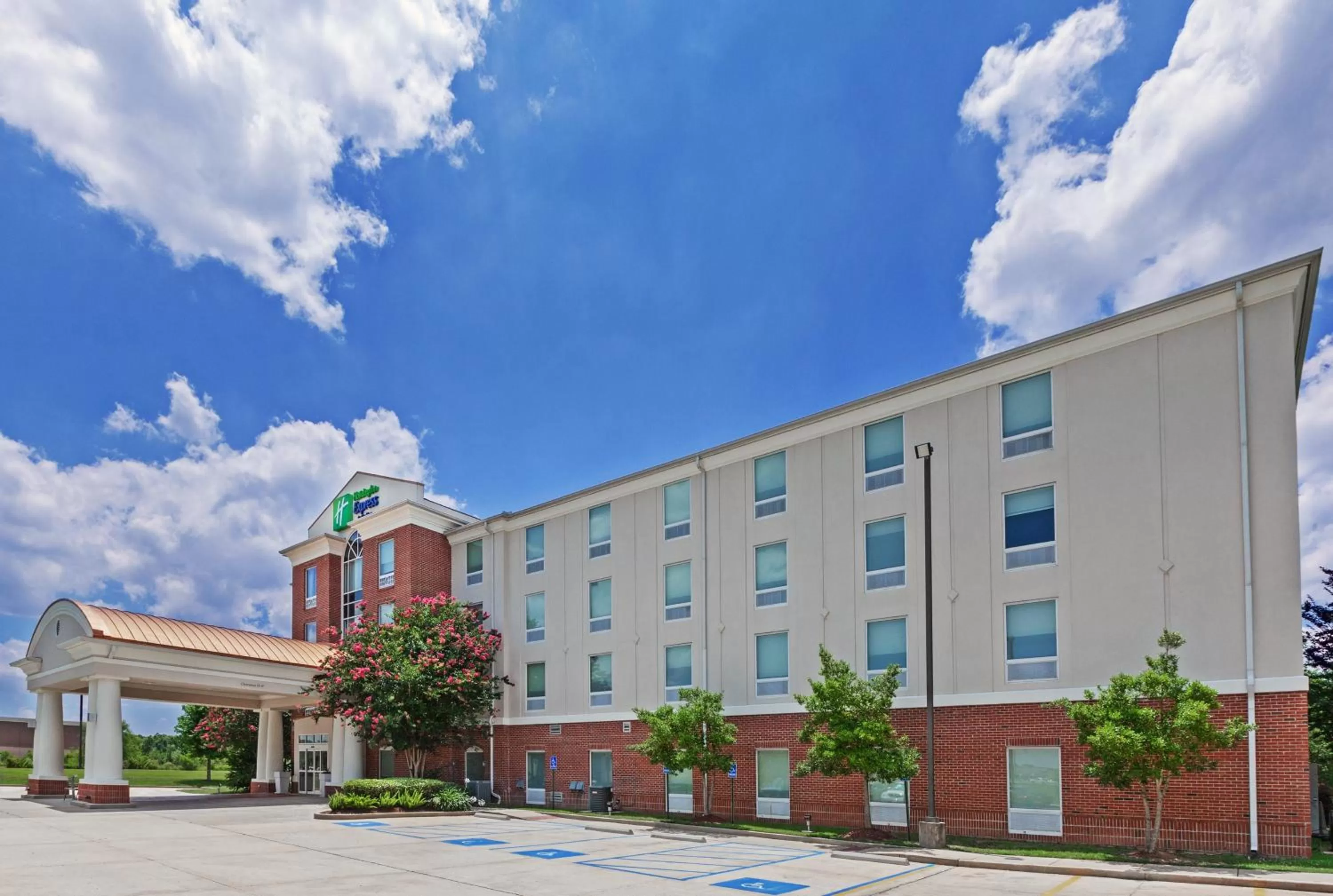 Property building in Holiday Inn Express & Suites Baton Rouge East by IHG