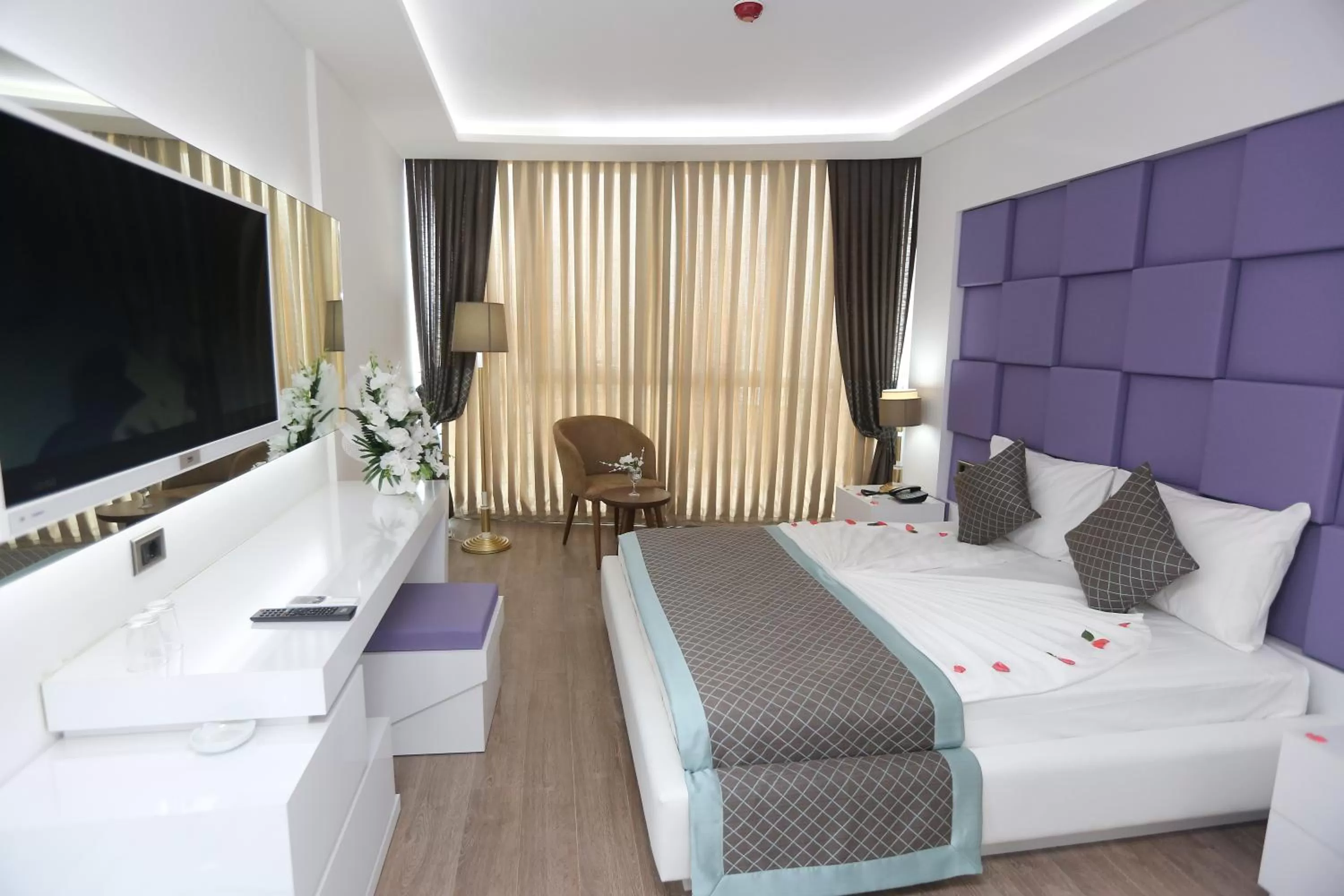 Bed in Elips Royal Hotel & SPA