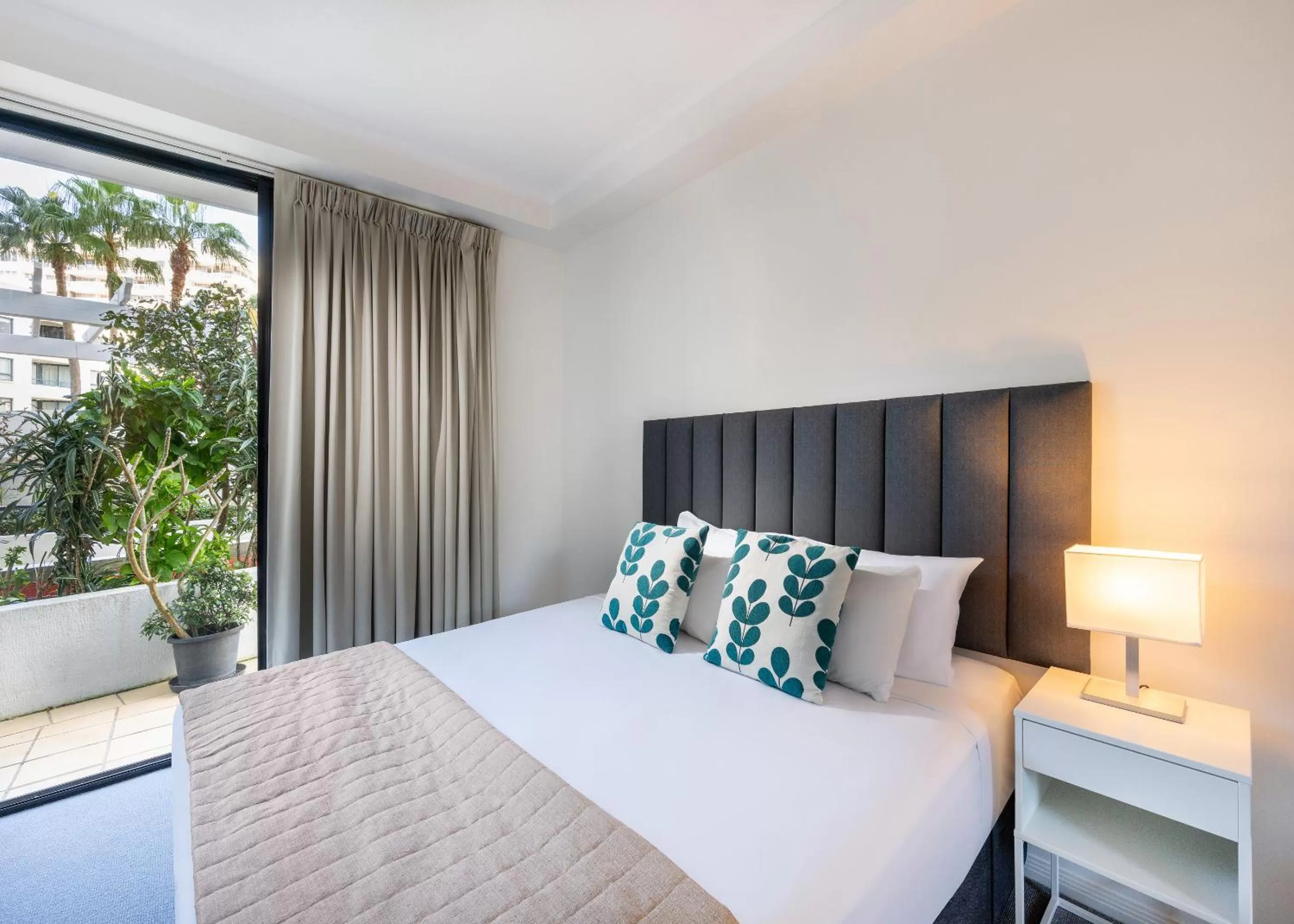 Bedroom, Bed in Mantra Coolangatta Beach