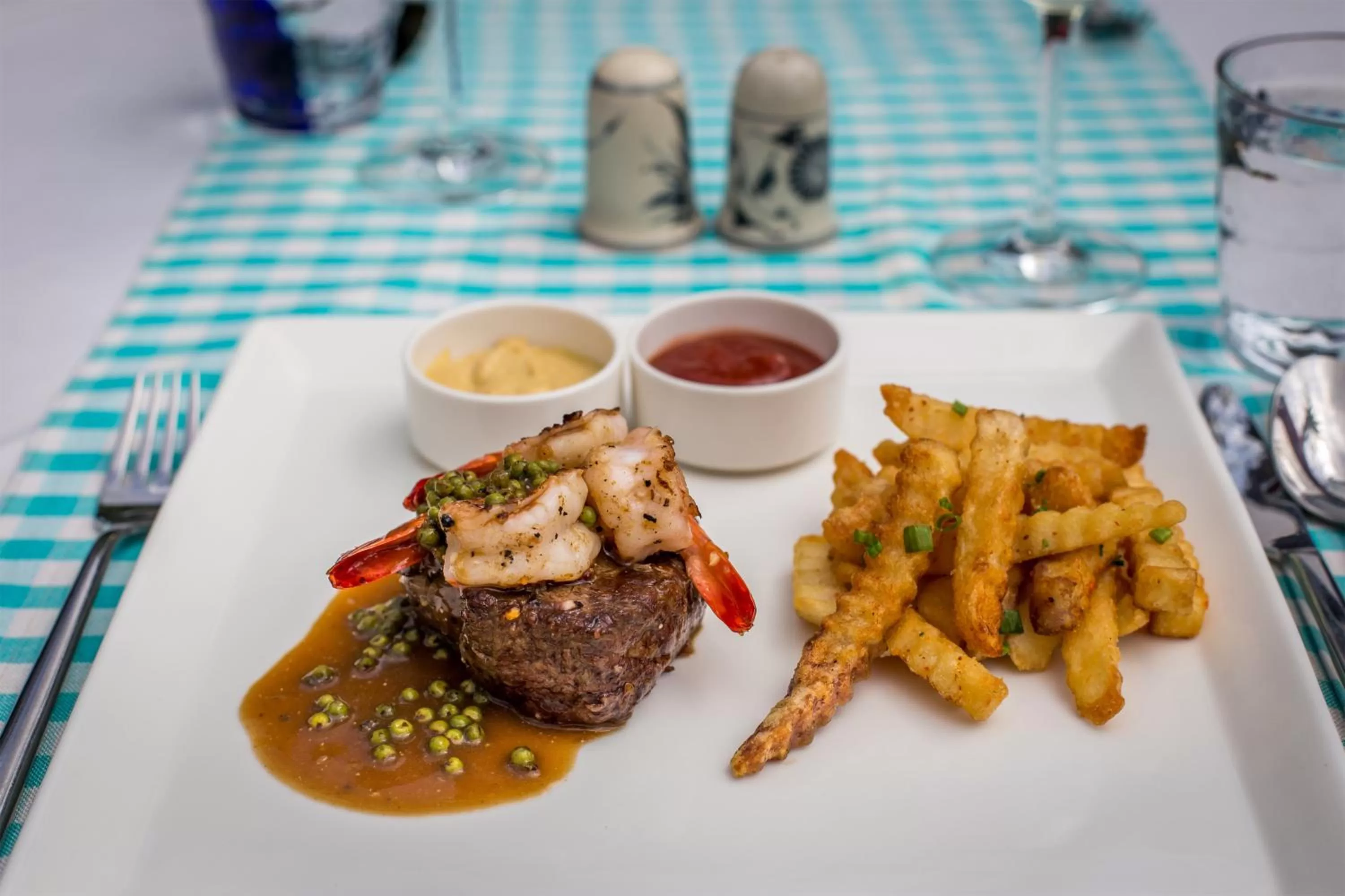 Food and drinks in De Sarann Villa