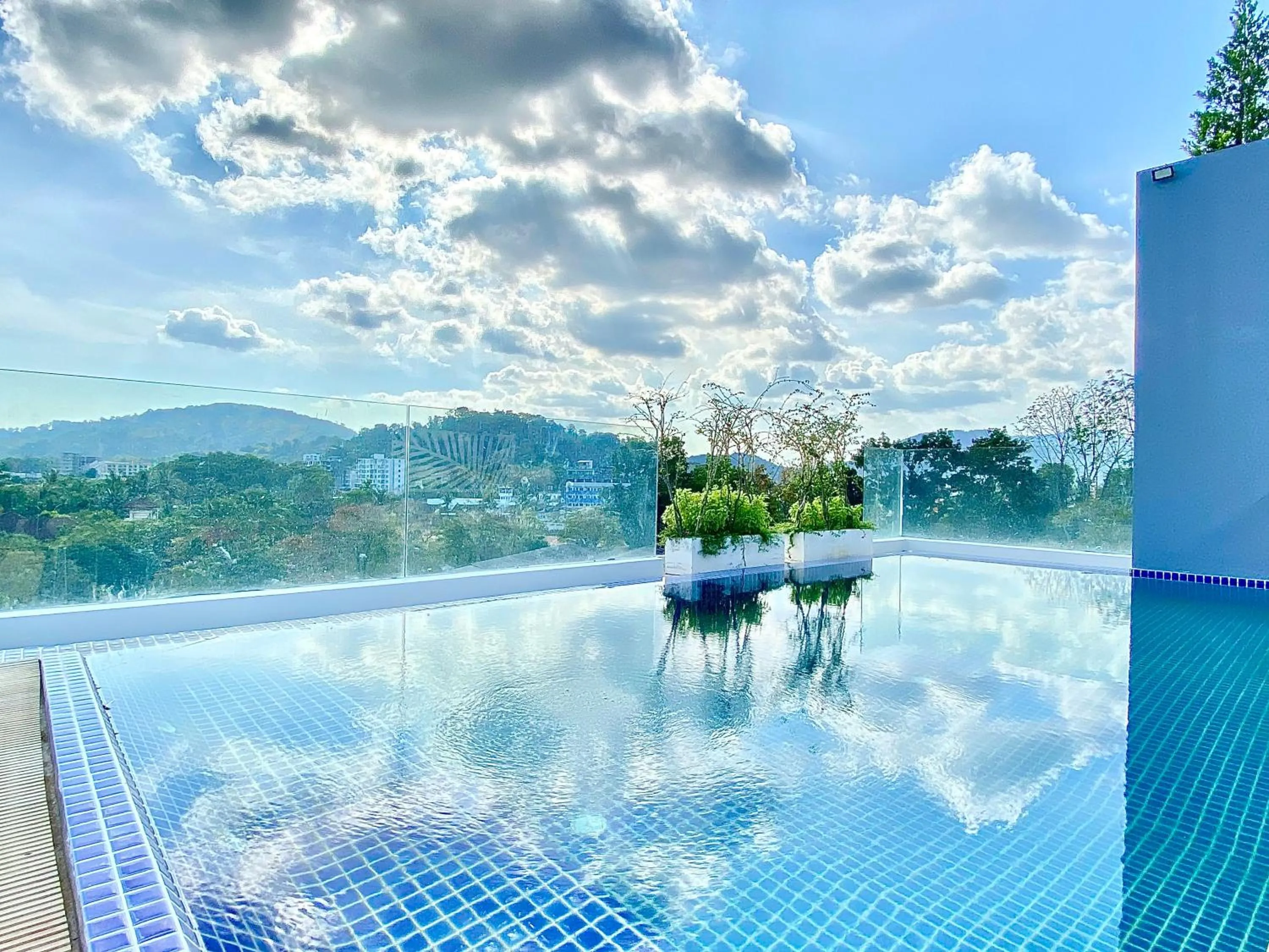 Swimming pool in The Palms Residence - SHA Extra Plus