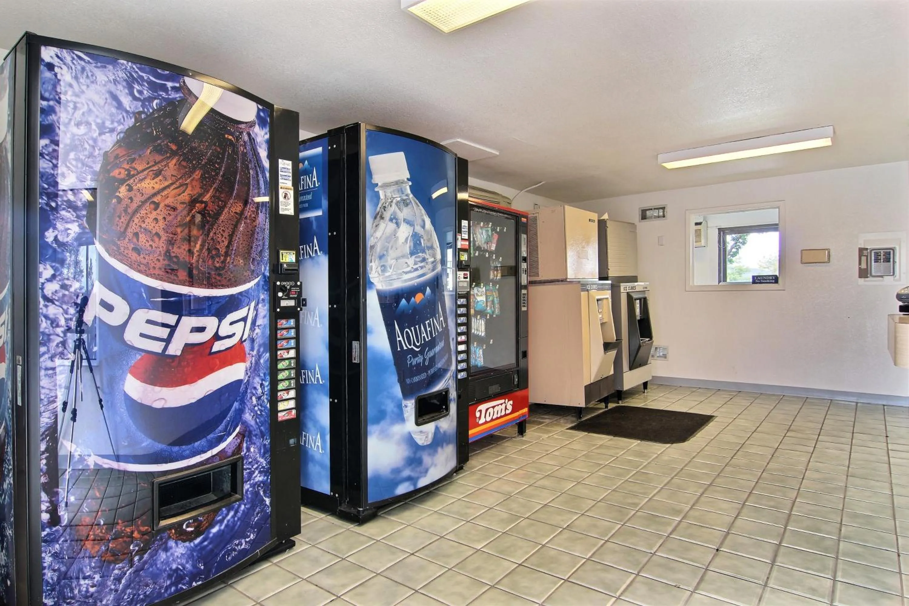 Food and drinks in Travelodge by Wyndham Raton