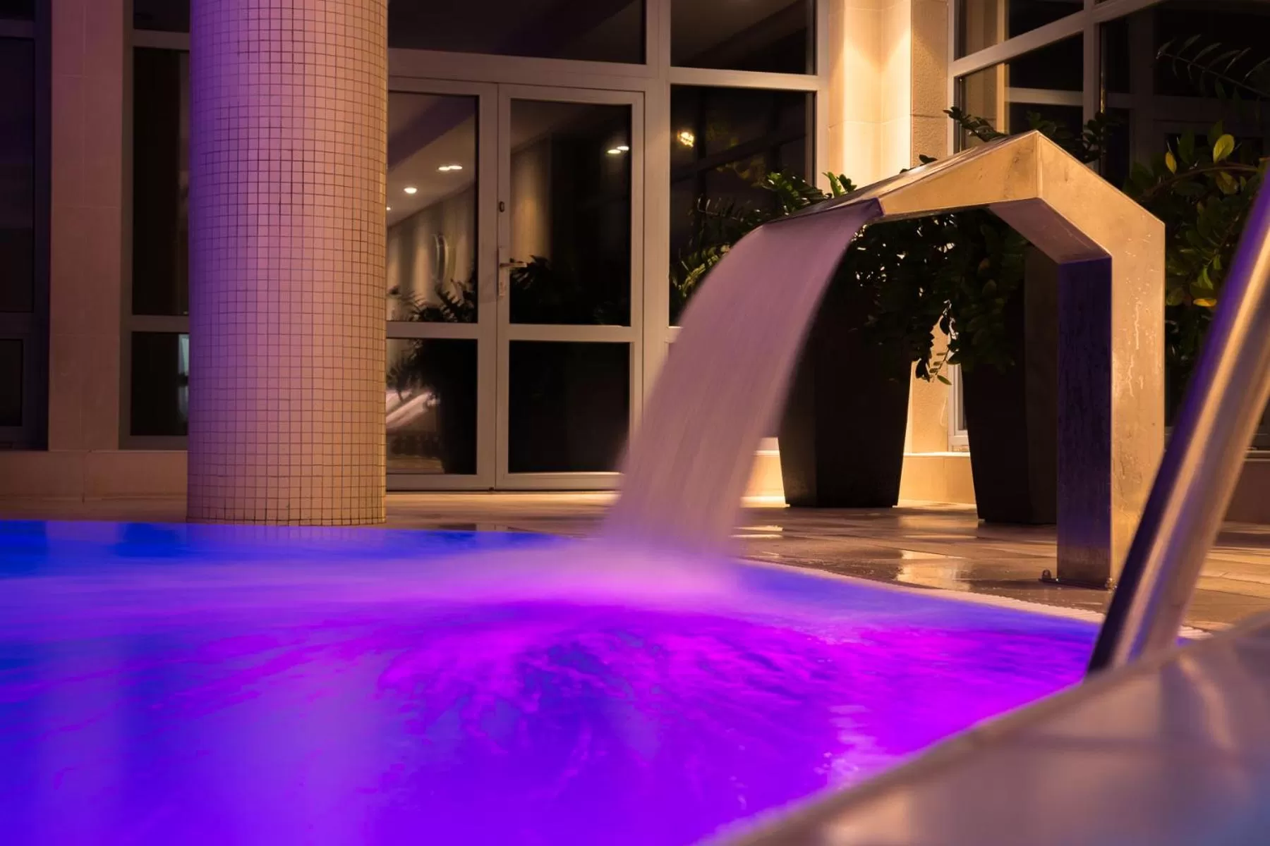 Swimming pool in Hotel Nowy Dwór Elizy blisko Sky Bridge