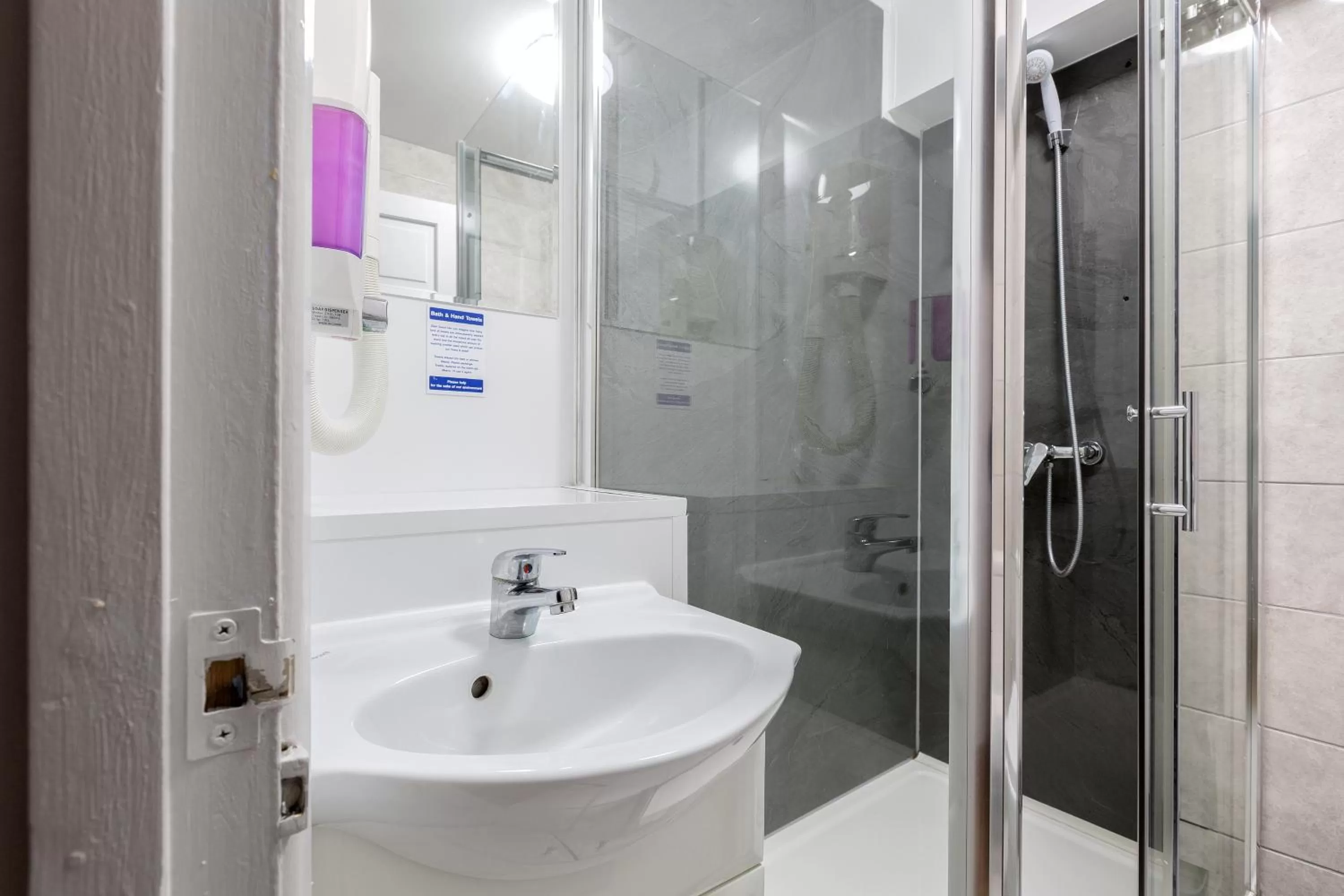 Bathroom in Central Hoxton Shoreditch