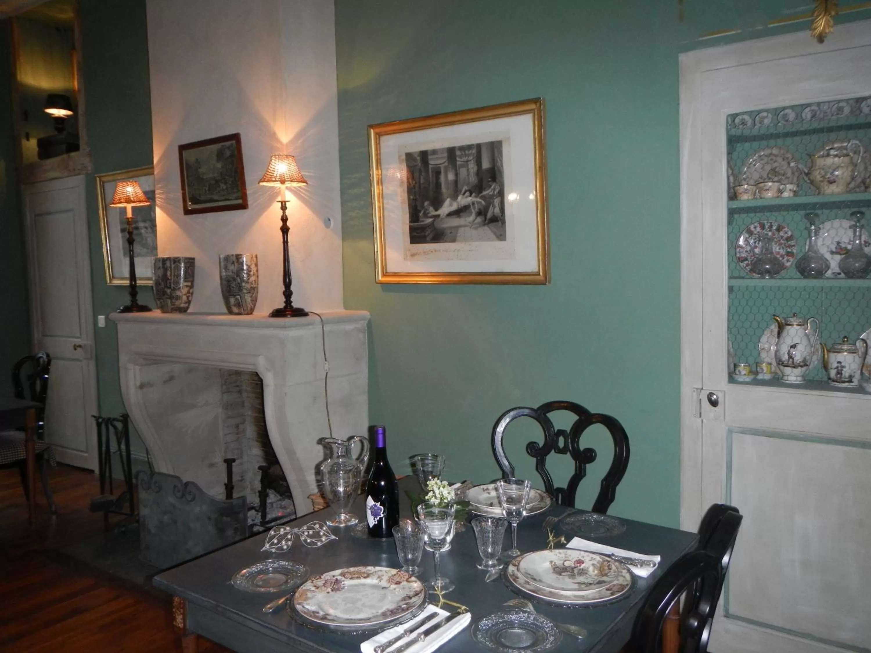 Restaurant/places to eat in Domaine Le Castelet