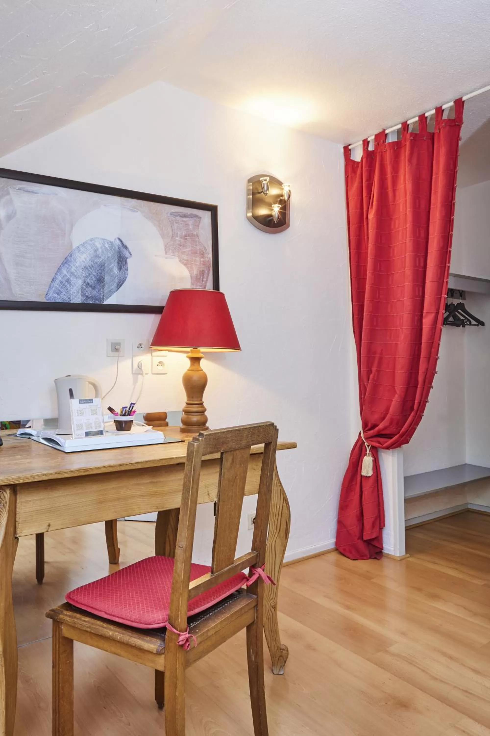 Seating area in Logis Bagatelle - 51530 Dizy