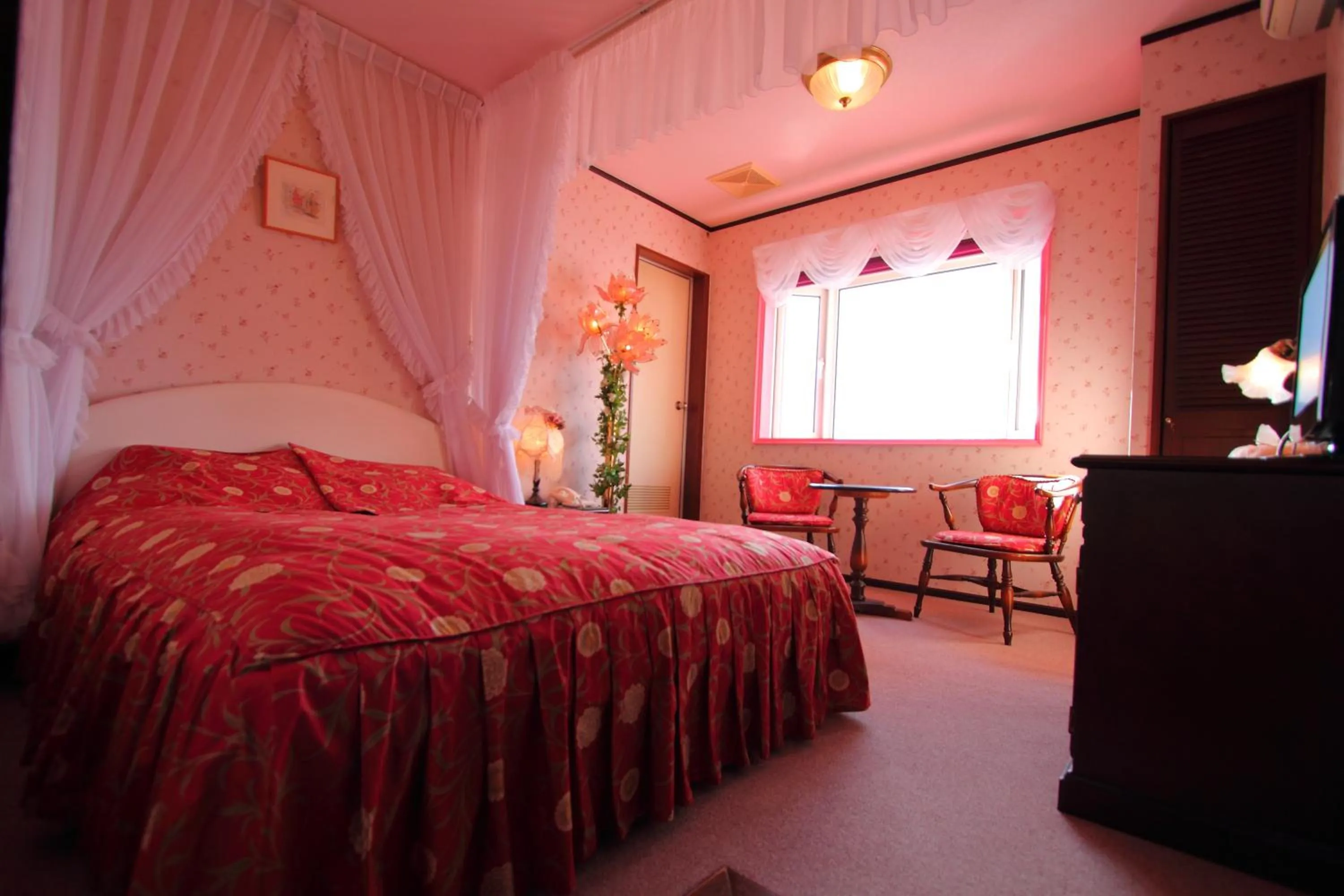 Photo of the whole room, Bed in Scotch Court